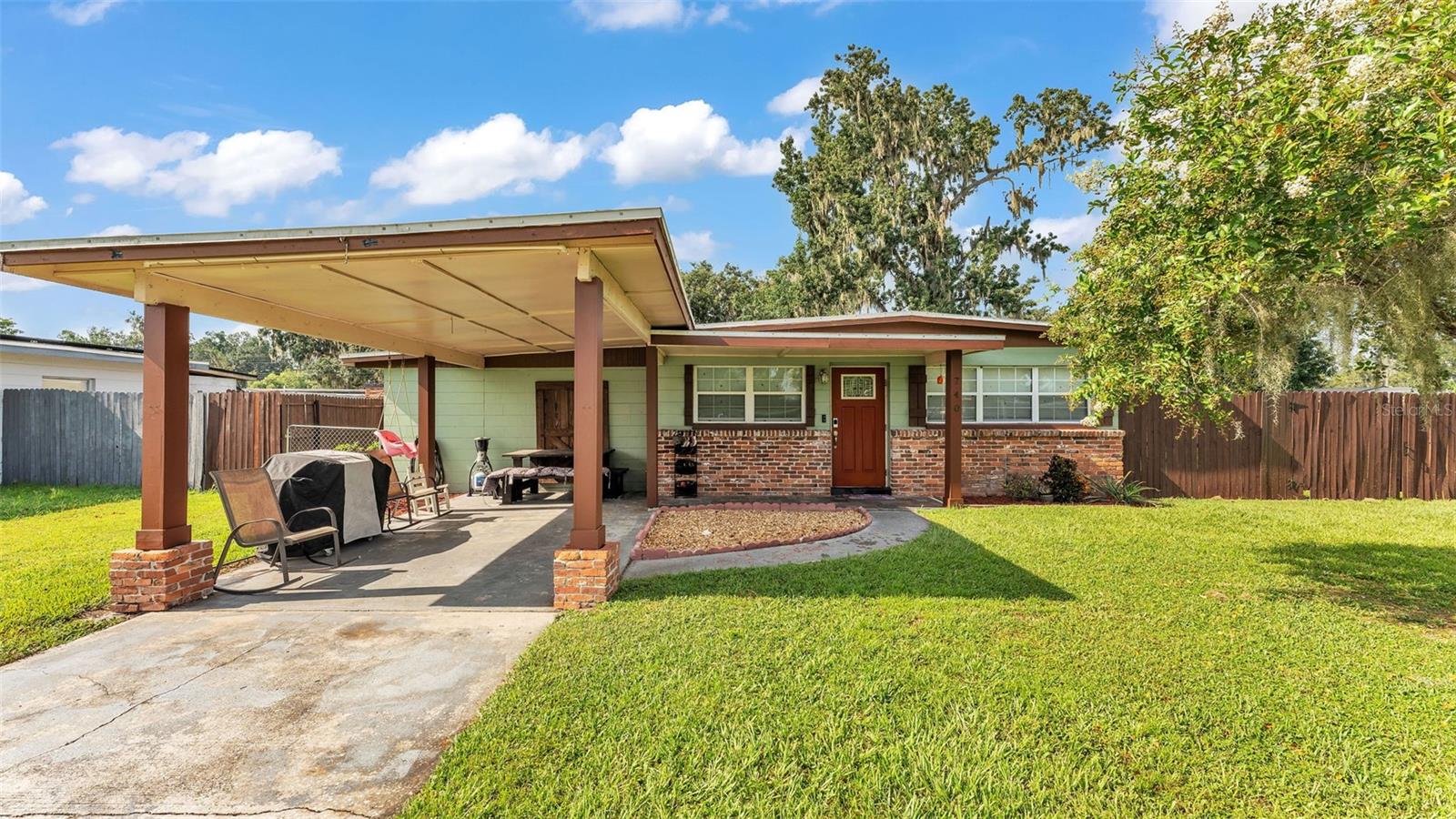 Move in ready 3 bedroom/1 bath plus large bonus room. Bonus room is ideal for another bedroom, home office, family room. Laminate flooring throughout with carpet in the bedrooms and bonus room. Remodeled kitchen with stainless steel appliances. Tastefully remodeled bathroom. Large fenced back yard with storage shed. Inside utility room.