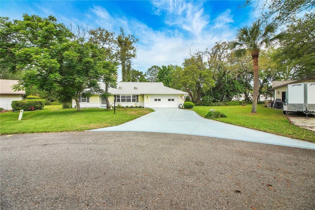Photo of 335 River Glass Court, Leesburg, FL 34788 (MLS # G5110817)