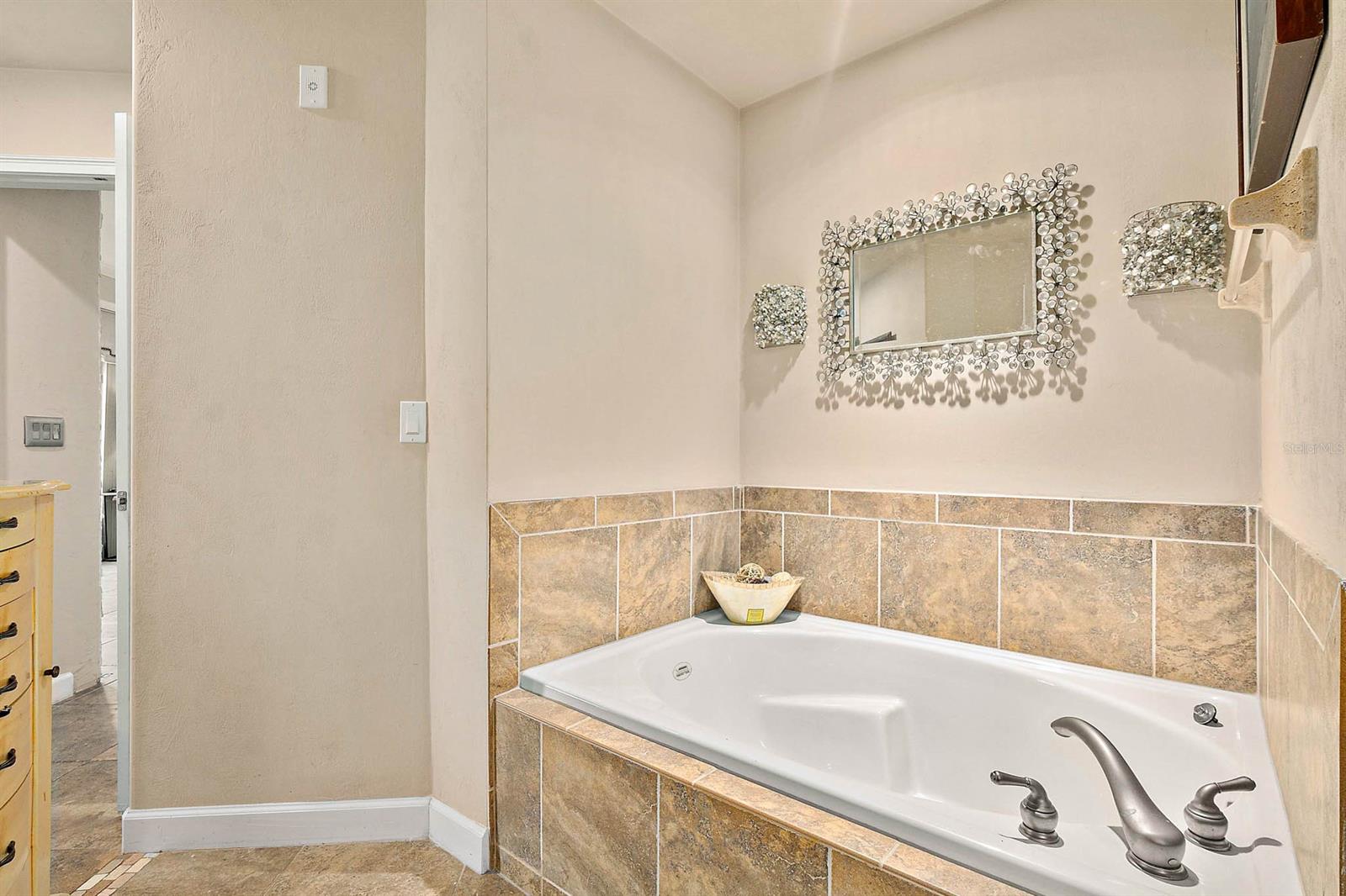 Tuscany Square 01 Condo - Residential