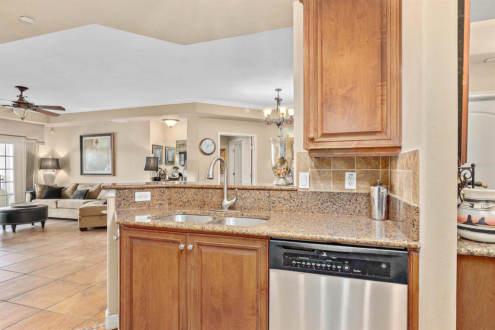 Tuscany Square 01 Condo - Residential