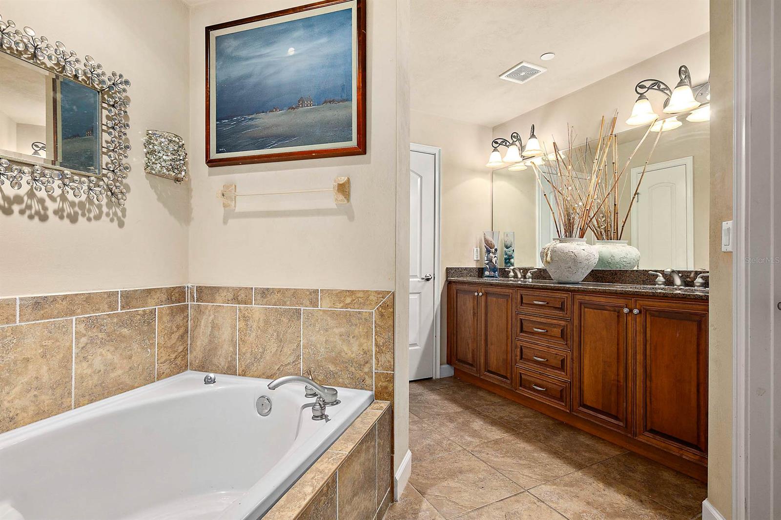 Tuscany Square 01 Condo - Residential