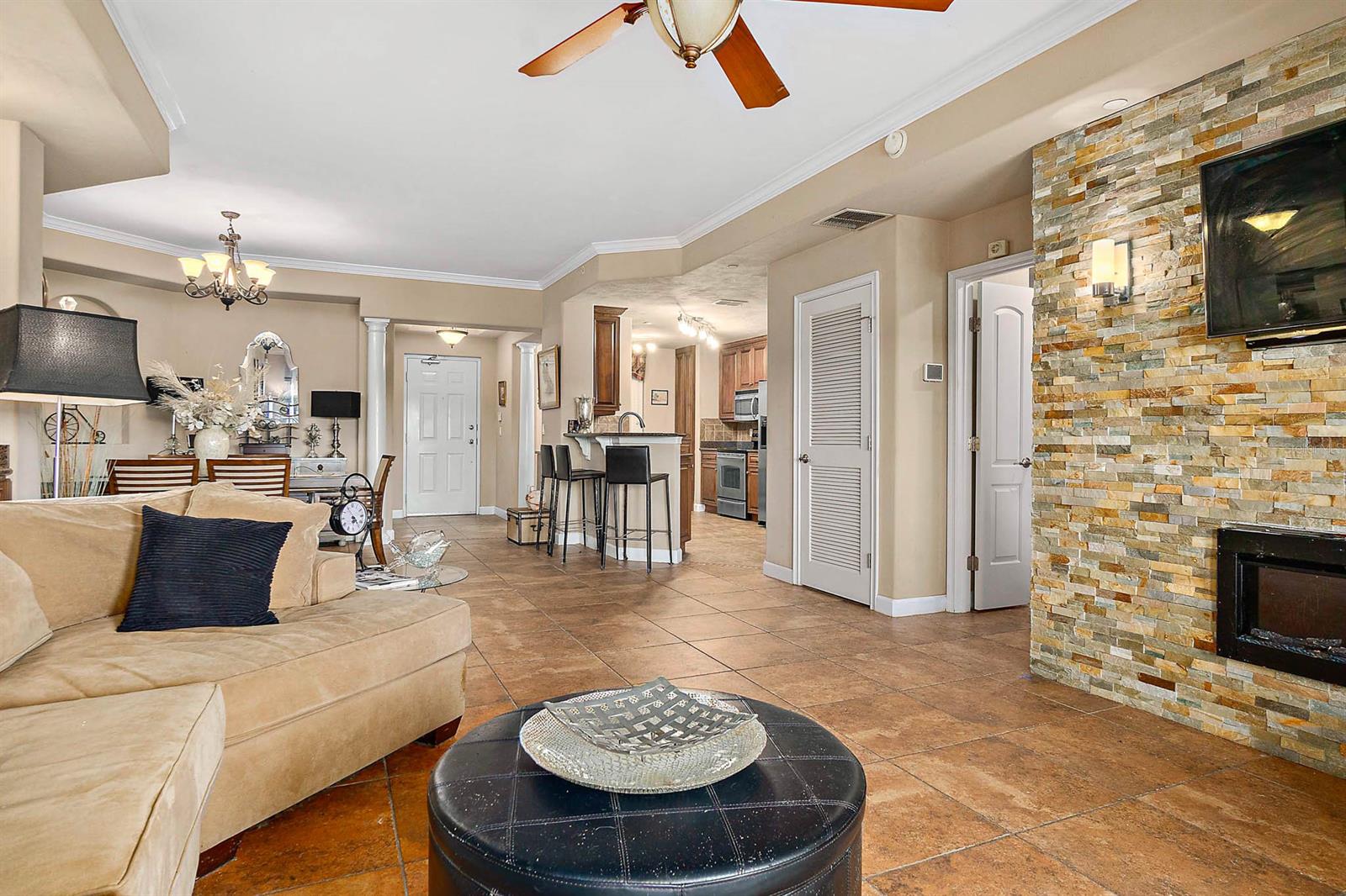 Tuscany Square 01 Condo - Residential