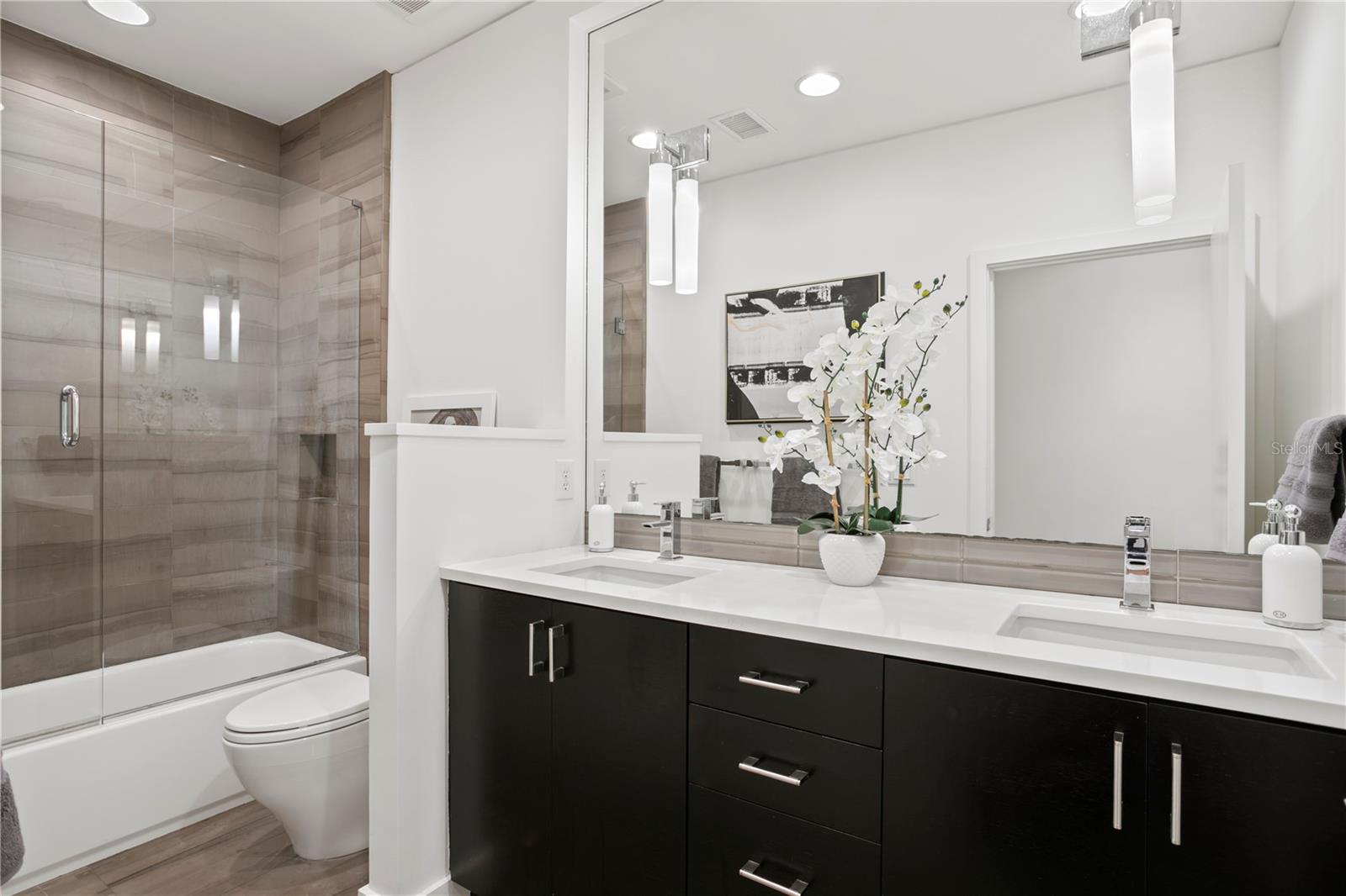 ST TROPEZ AT HARBOR ISLAND PHA - Residential
