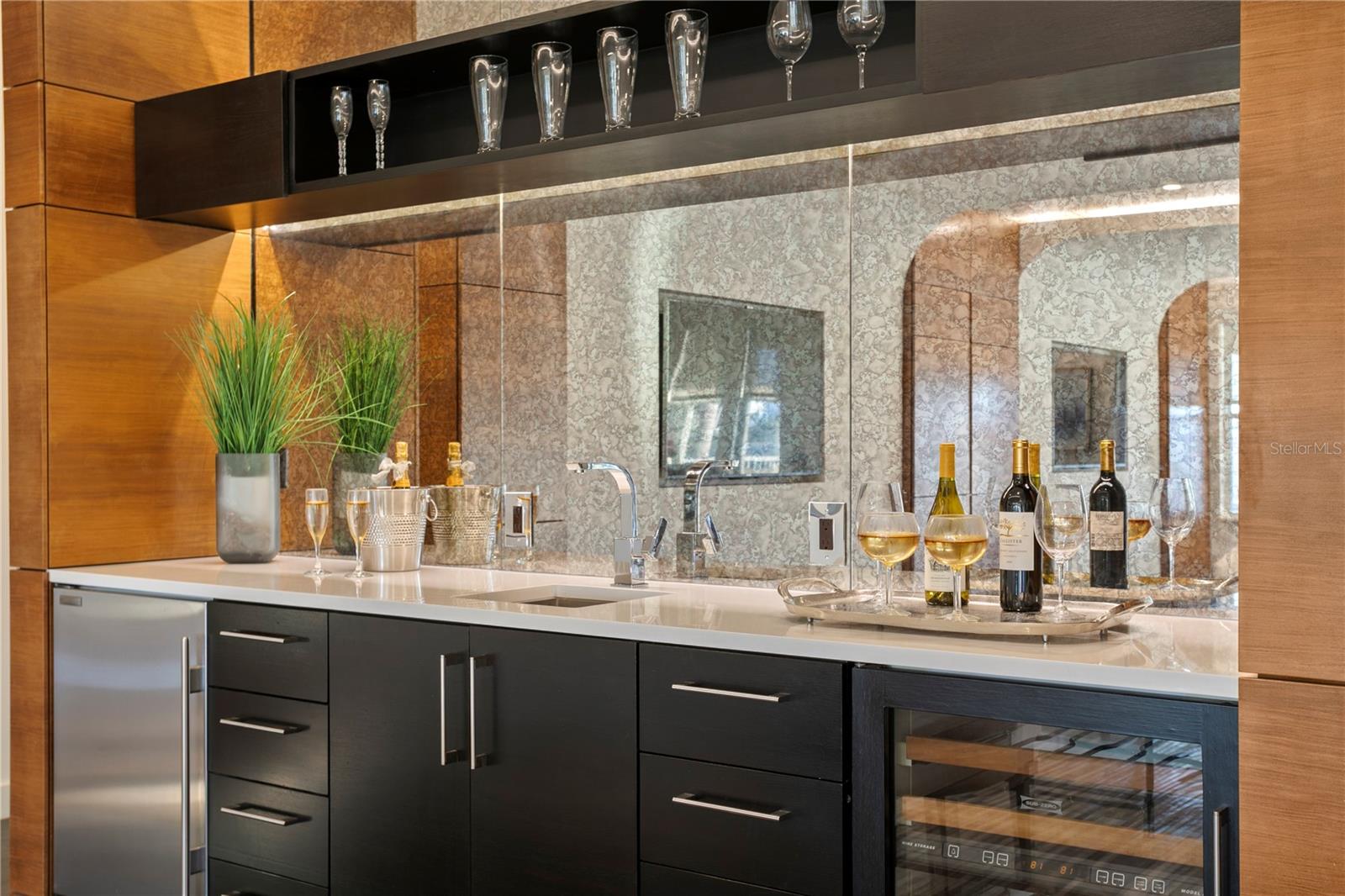 ST TROPEZ AT HARBOR ISLAND PHA - Residential