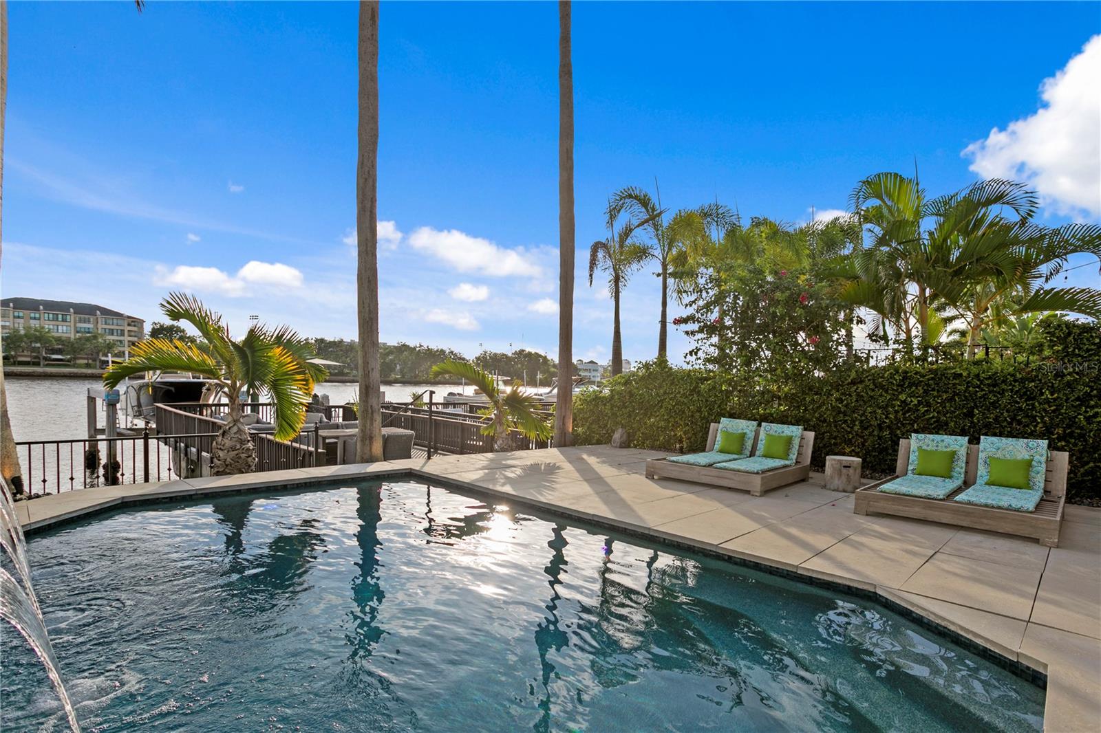 ST TROPEZ AT HARBOR ISLAND PHA - Residential