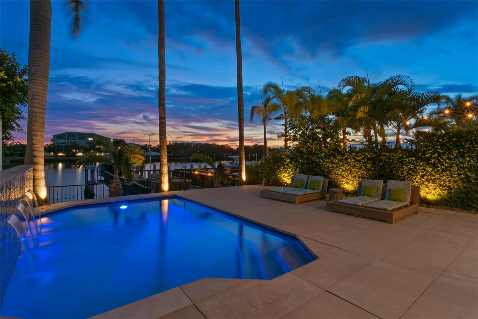 ST TROPEZ AT HARBOR ISLAND PHA - Residential