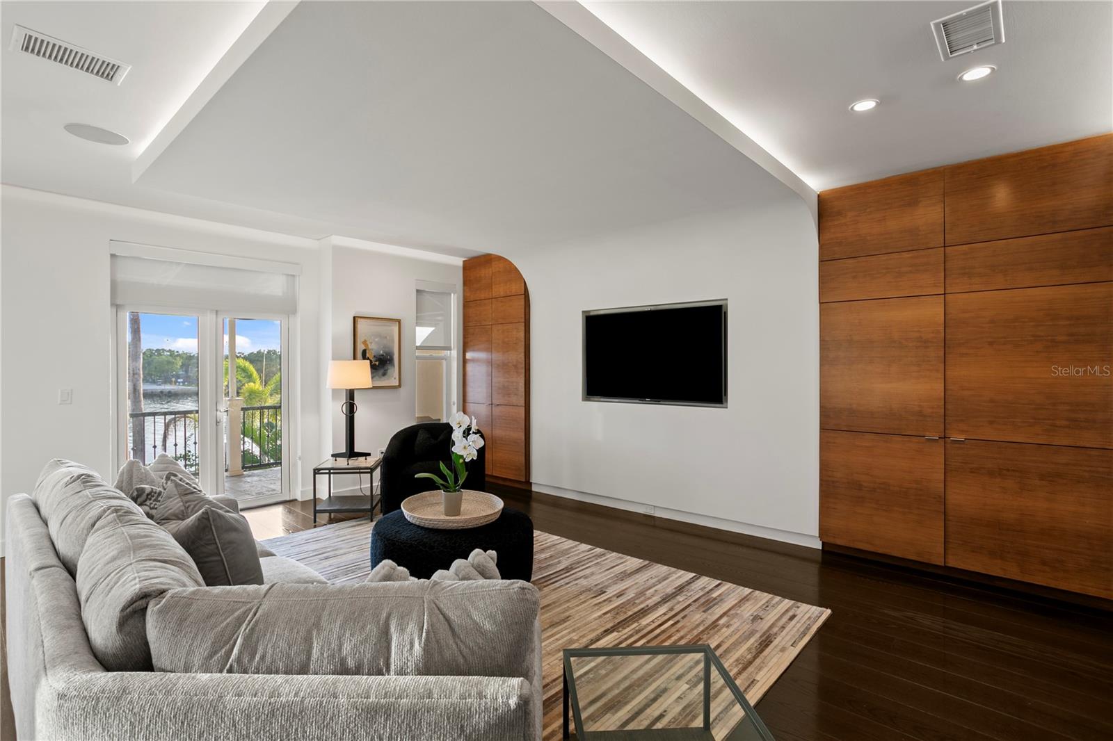 ST TROPEZ AT HARBOR ISLAND PHA - Residential