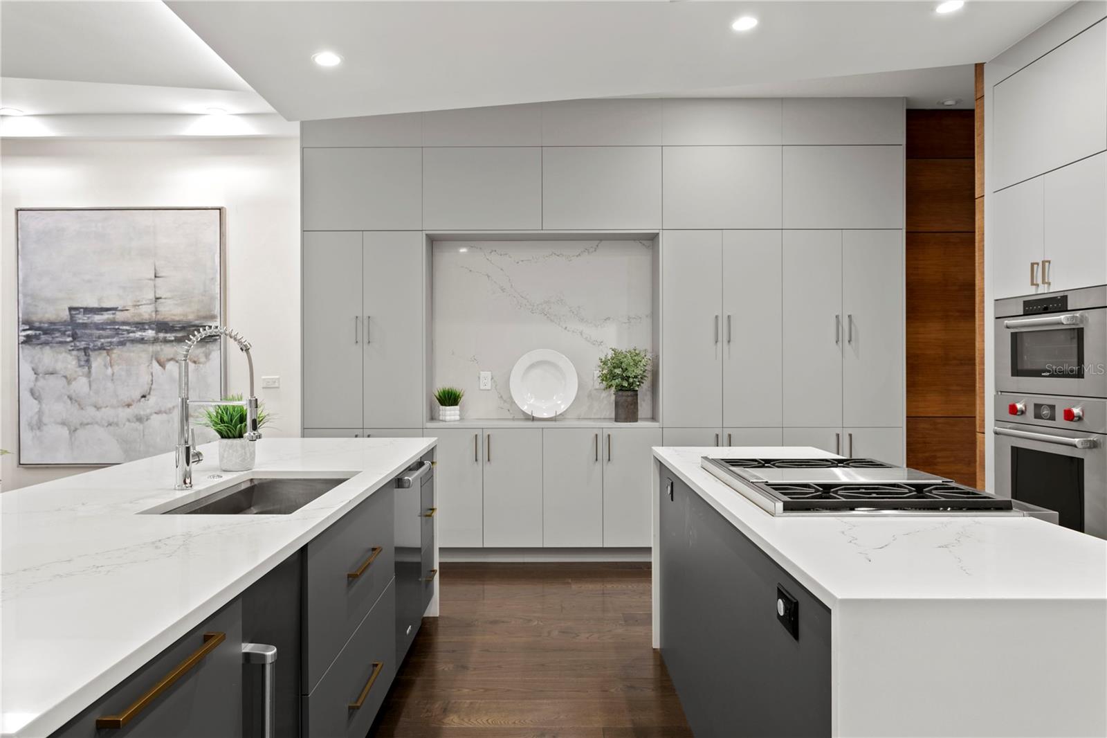 ST TROPEZ AT HARBOR ISLAND PHA - Residential