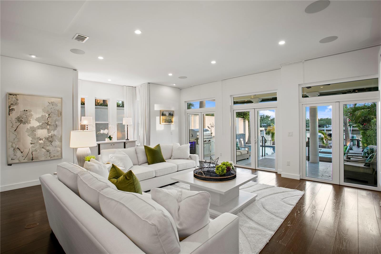 ST TROPEZ AT HARBOR ISLAND PHA - Residential