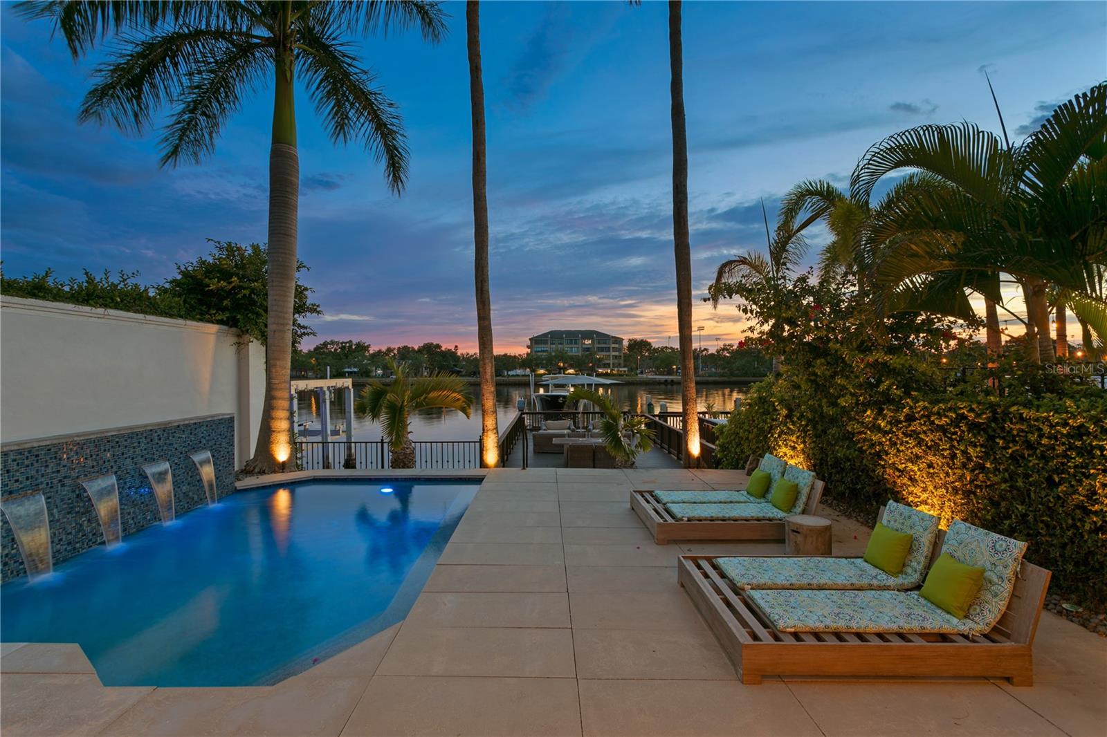 ST TROPEZ AT HARBOR ISLAND PHA - Residential