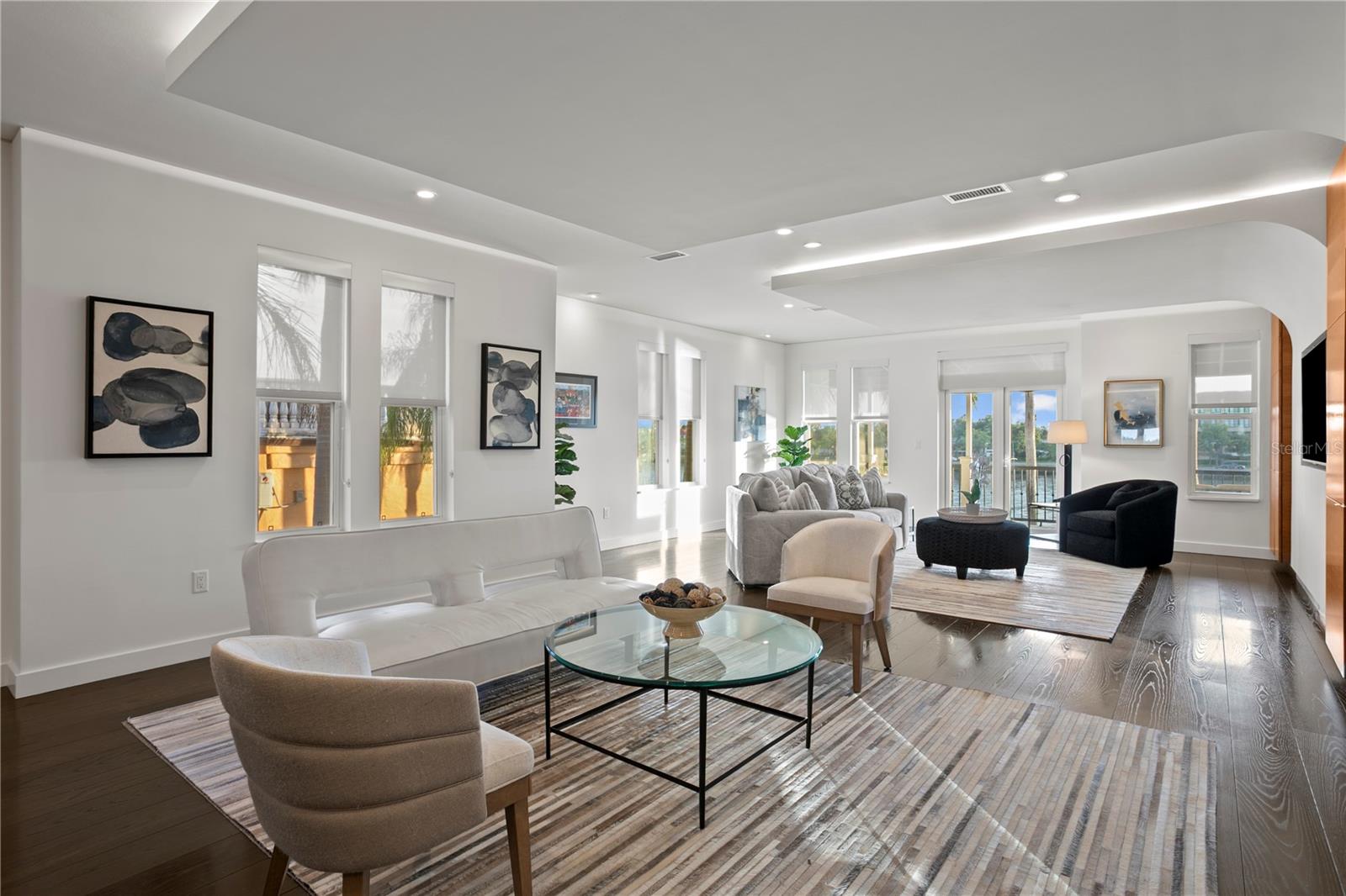 ST TROPEZ AT HARBOR ISLAND PHA - Residential