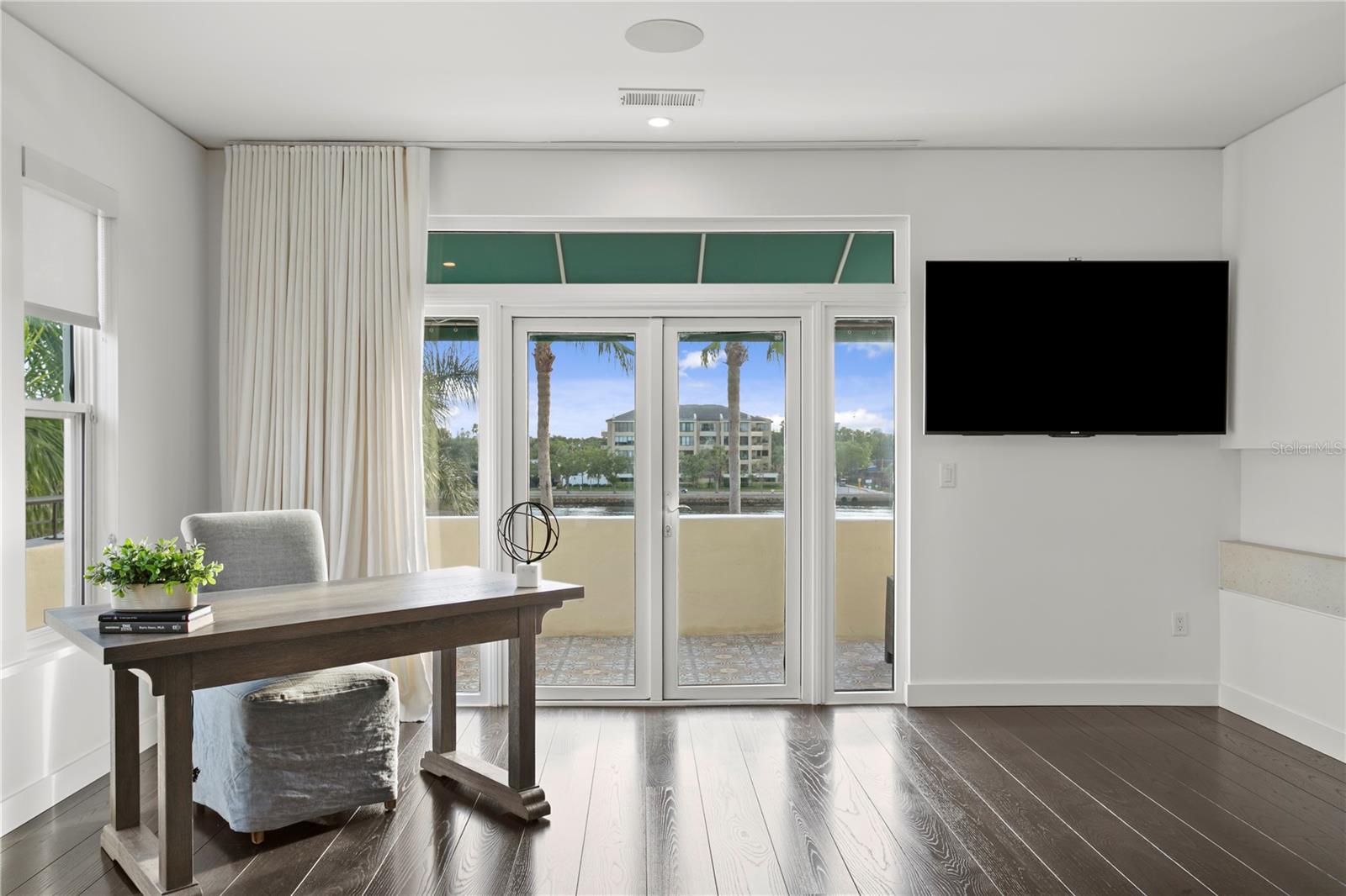 ST TROPEZ AT HARBOR ISLAND PHA - Residential
