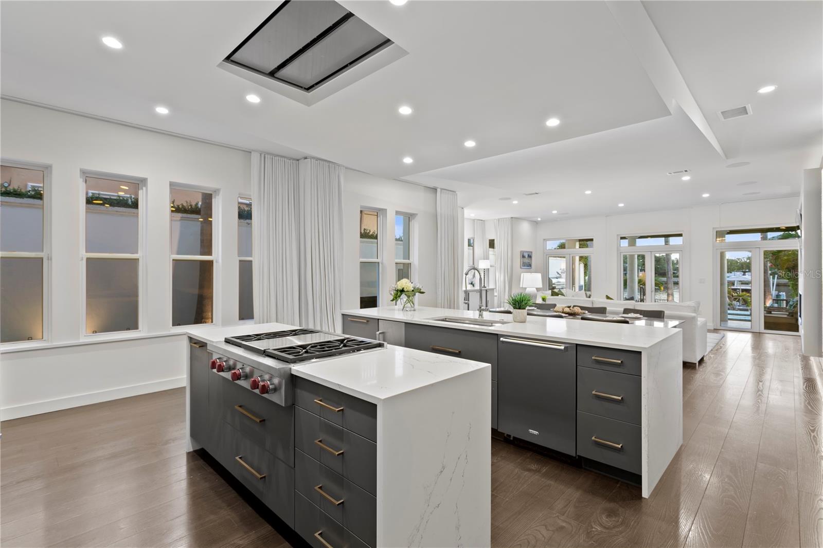 ST TROPEZ AT HARBOR ISLAND PHA - Residential