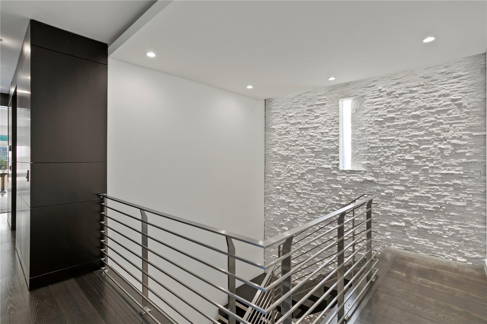 ST TROPEZ AT HARBOR ISLAND PHA - Residential