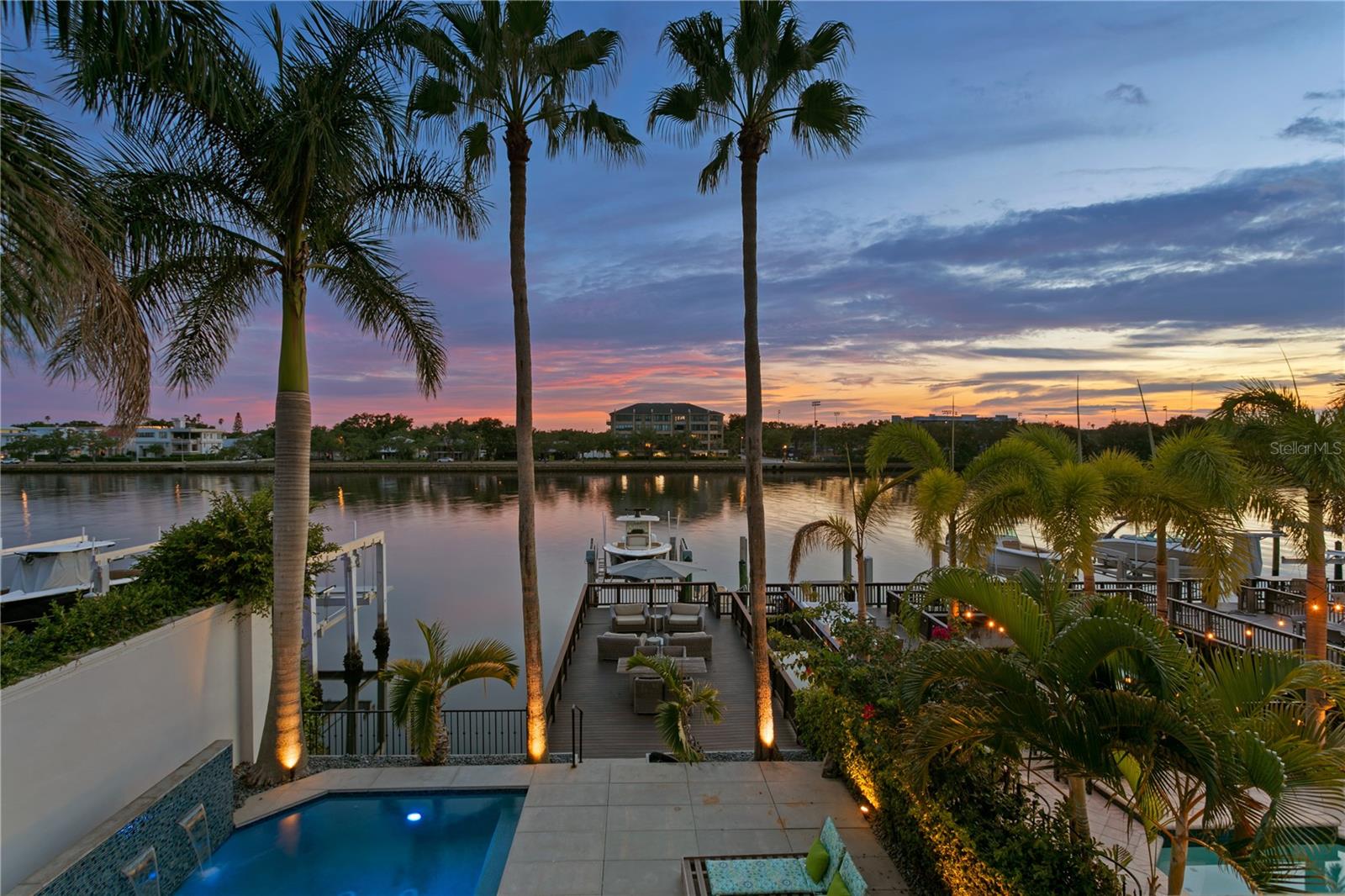 ST TROPEZ AT HARBOR ISLAND PHA - Residential