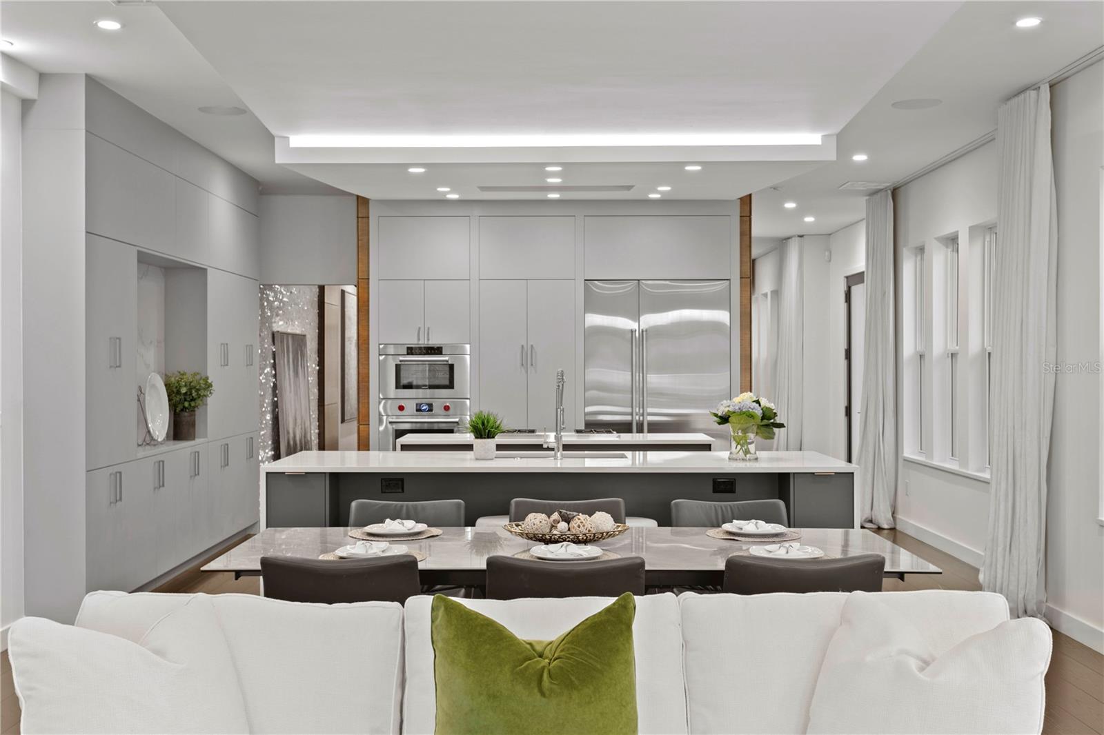 ST TROPEZ AT HARBOR ISLAND PHA - Residential