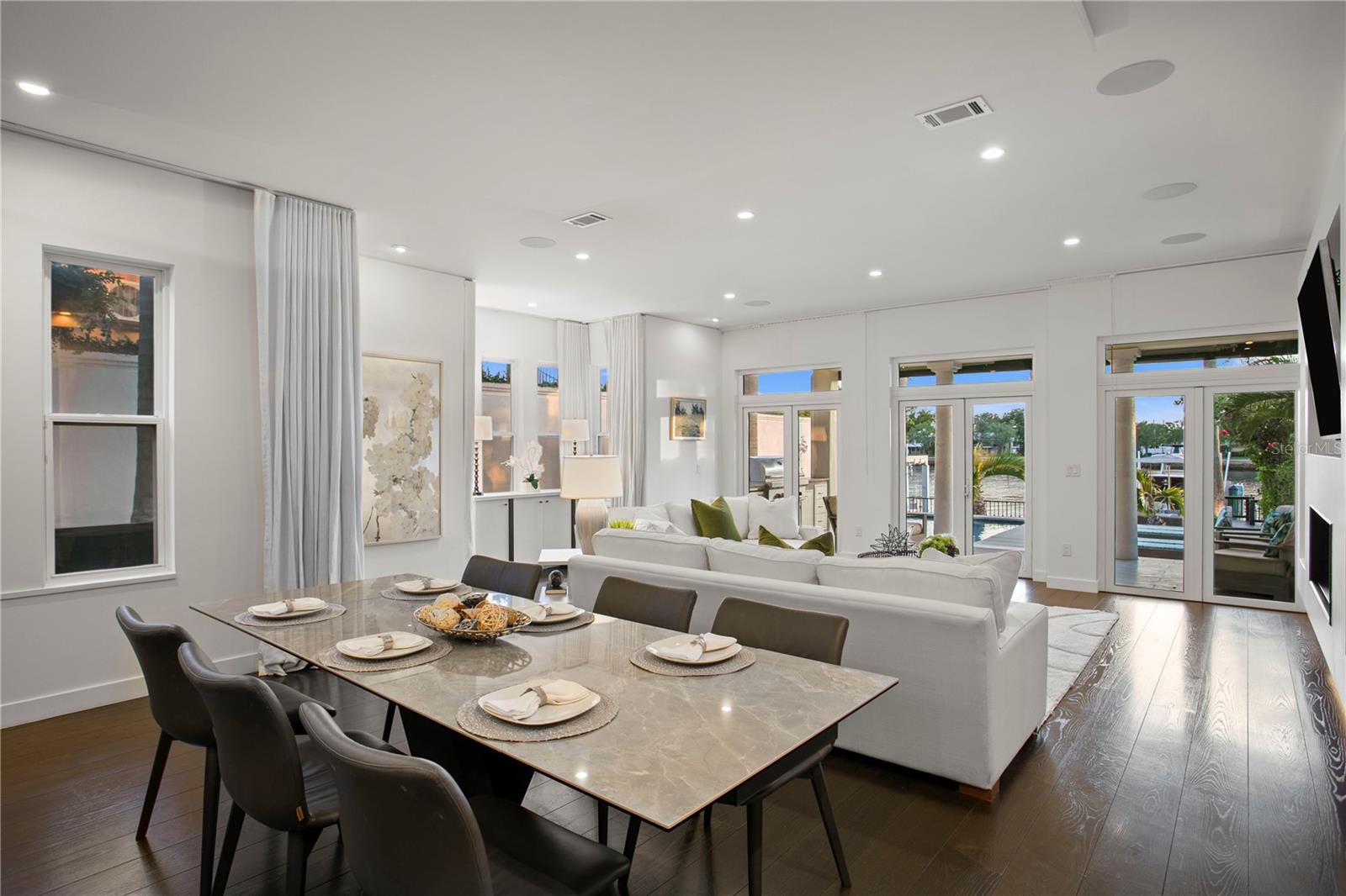 ST TROPEZ AT HARBOR ISLAND PHA - Residential