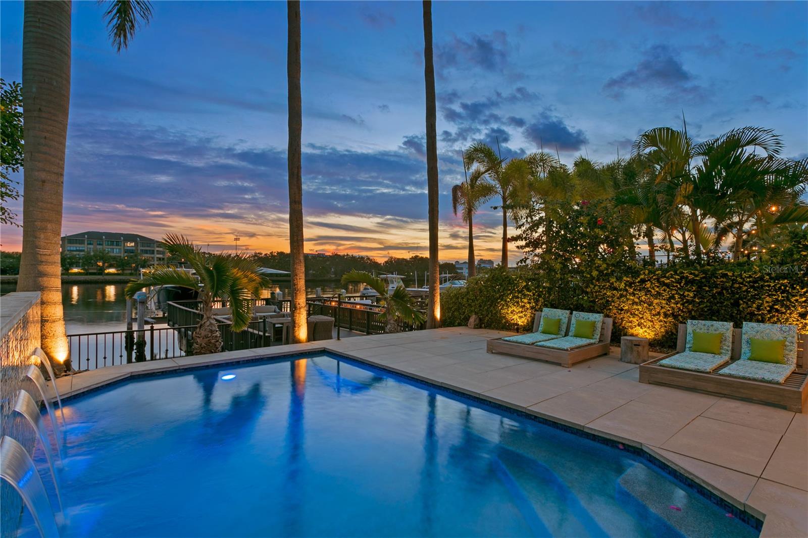 ST TROPEZ AT HARBOR ISLAND PHA - Residential