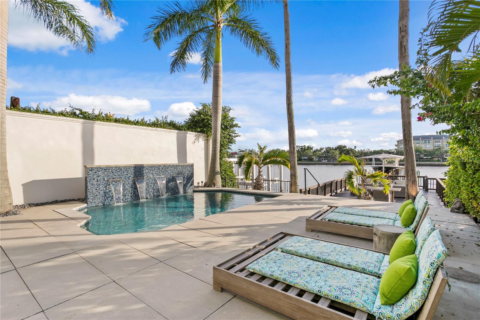 ST TROPEZ AT HARBOR ISLAND PHA - Residential