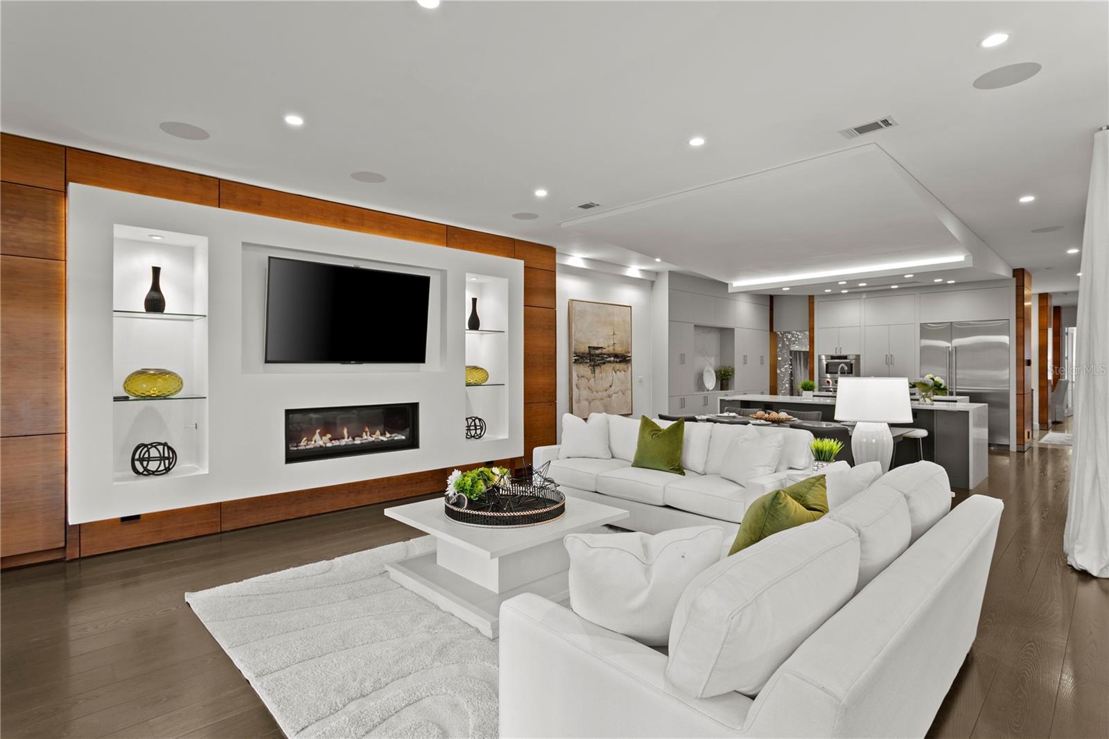 ST TROPEZ AT HARBOR ISLAND PHA - Residential