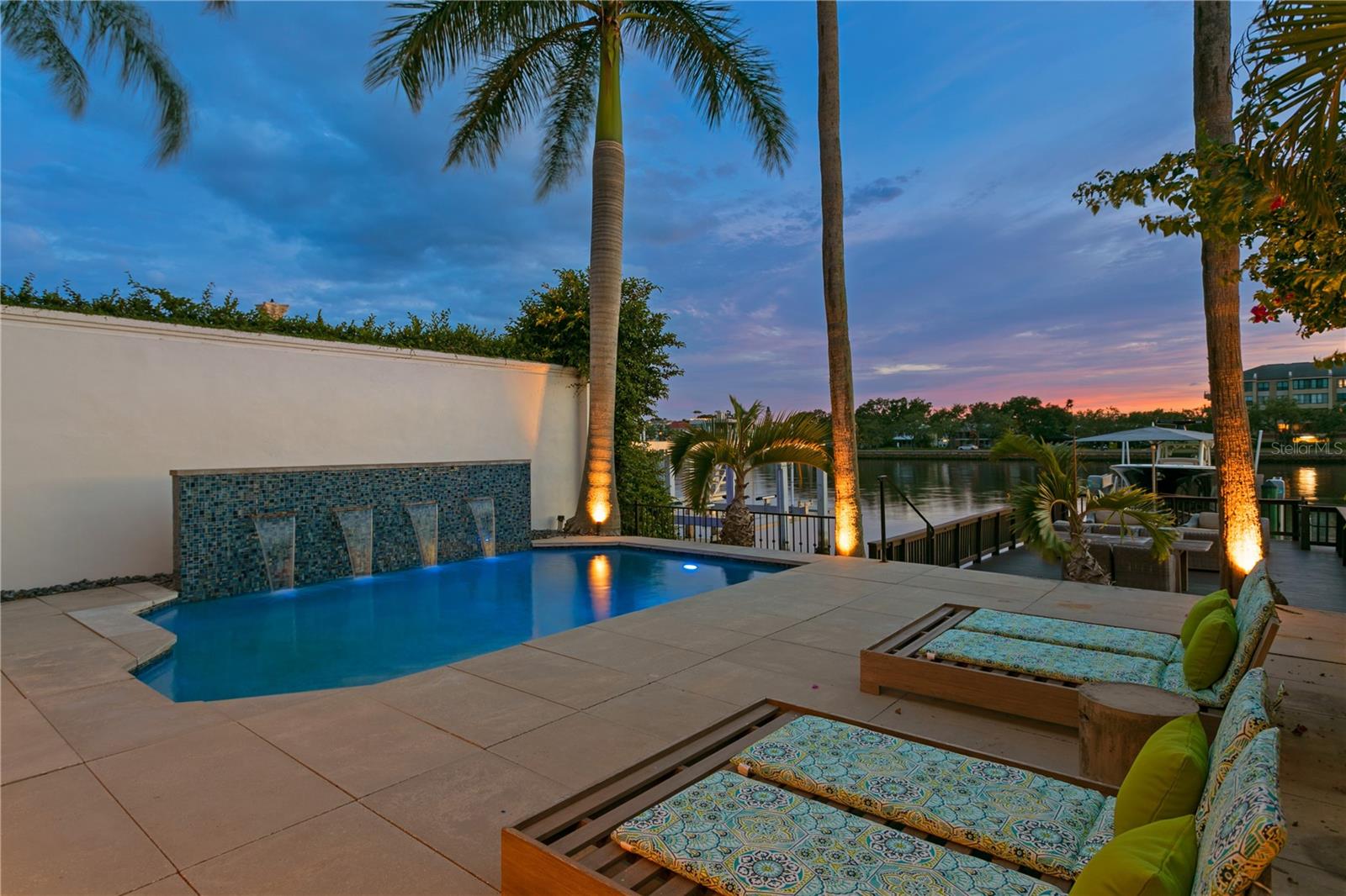 ST TROPEZ AT HARBOR ISLAND PHA - Residential