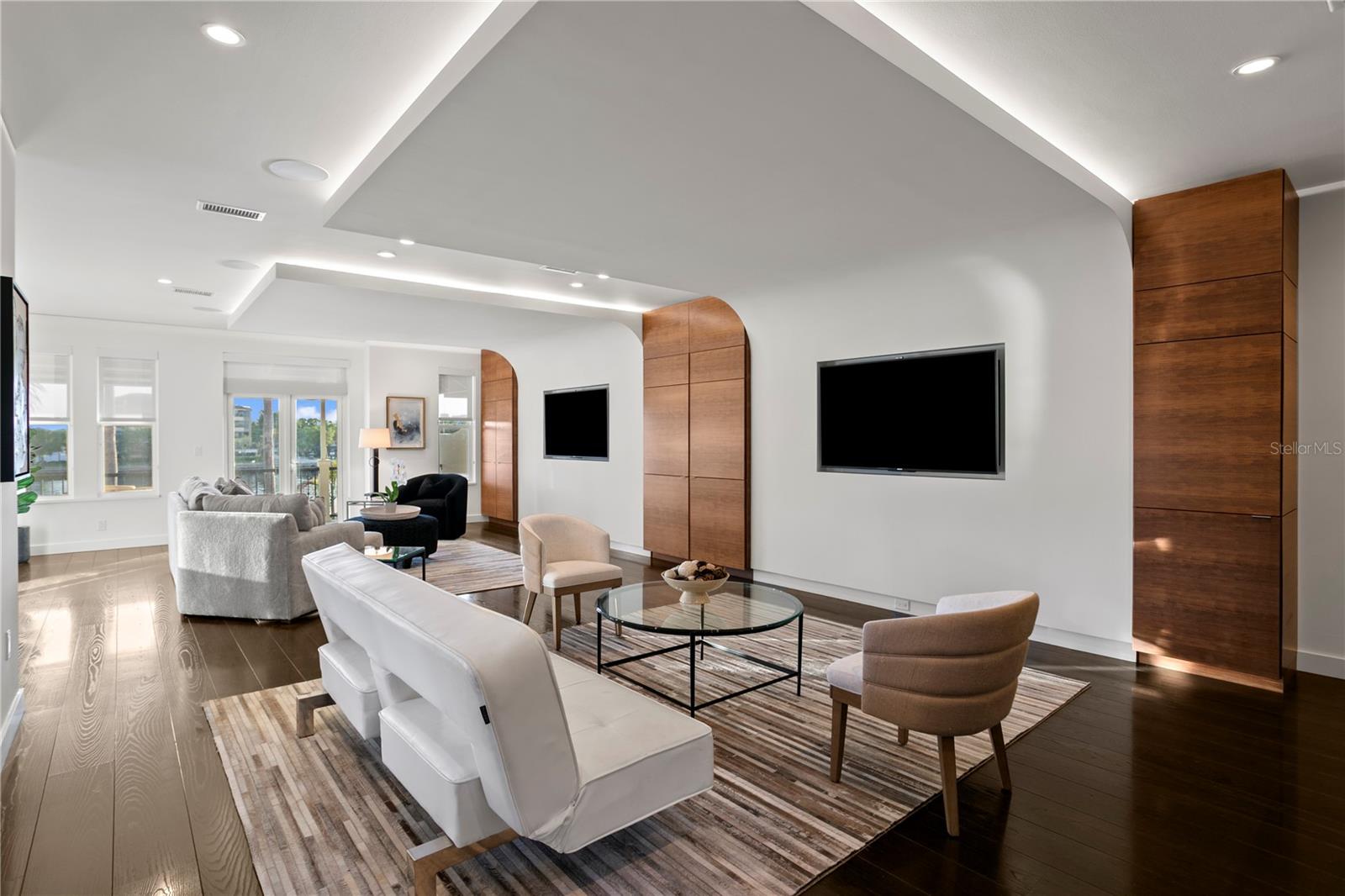 ST TROPEZ AT HARBOR ISLAND PHA - Residential