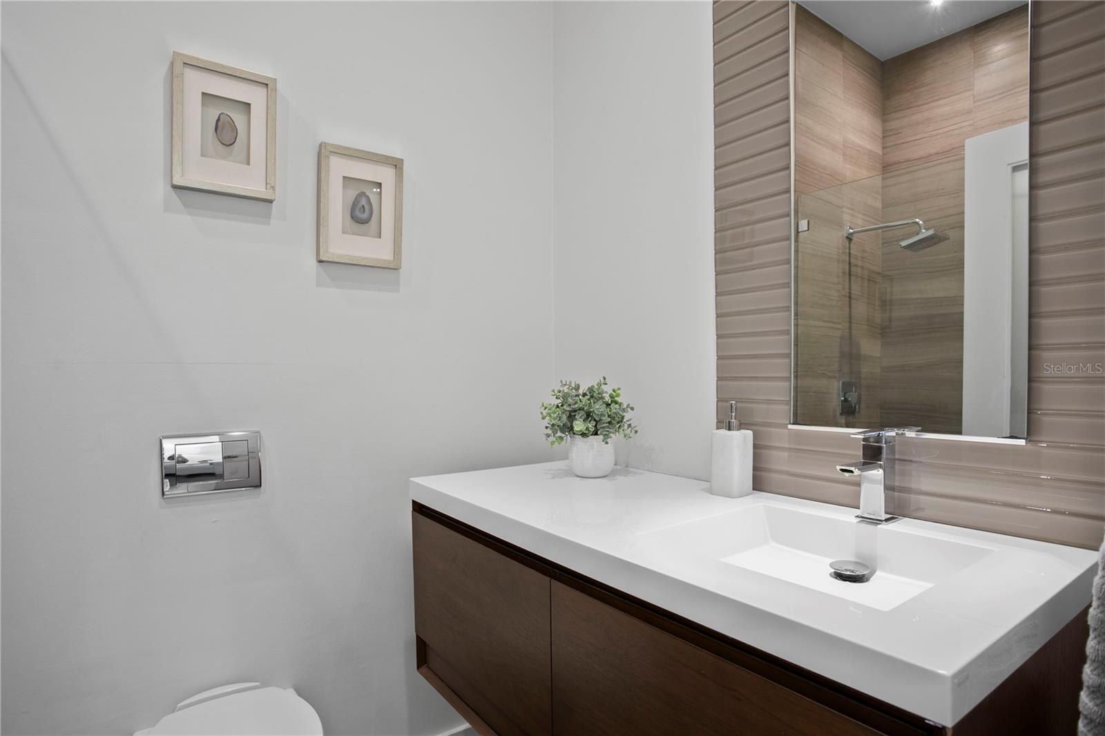 ST TROPEZ AT HARBOR ISLAND PHA - Residential