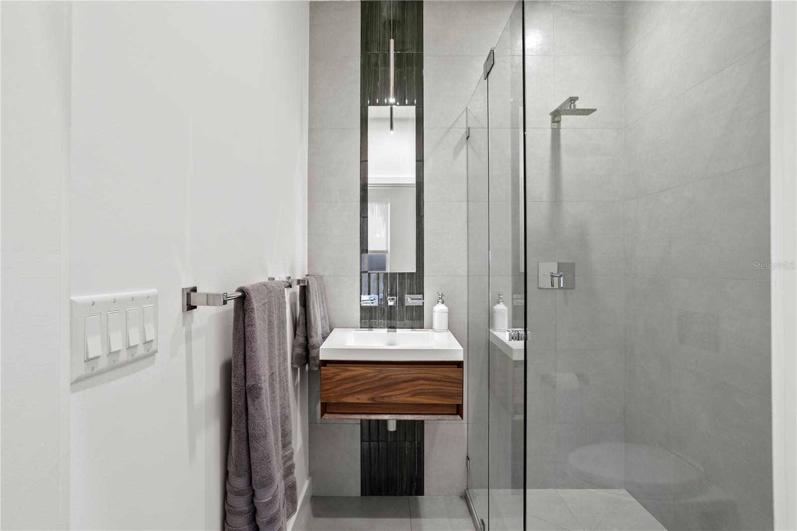 ST TROPEZ AT HARBOR ISLAND PHA - Residential