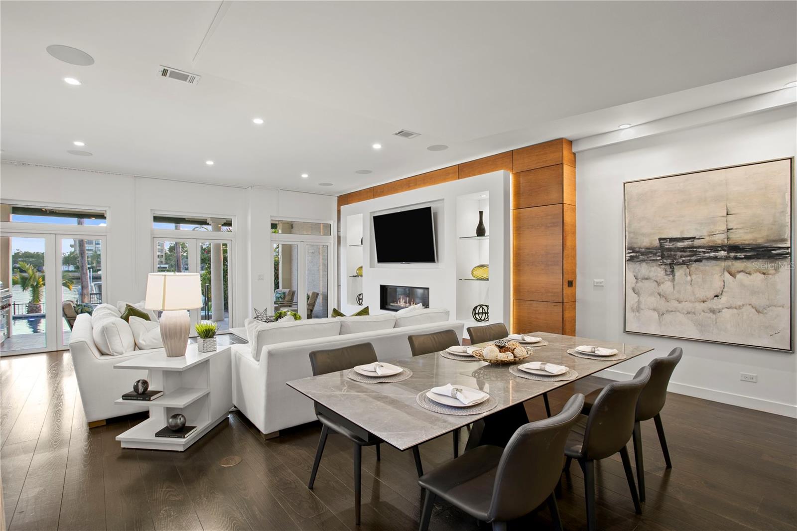 ST TROPEZ AT HARBOR ISLAND PHA - Residential