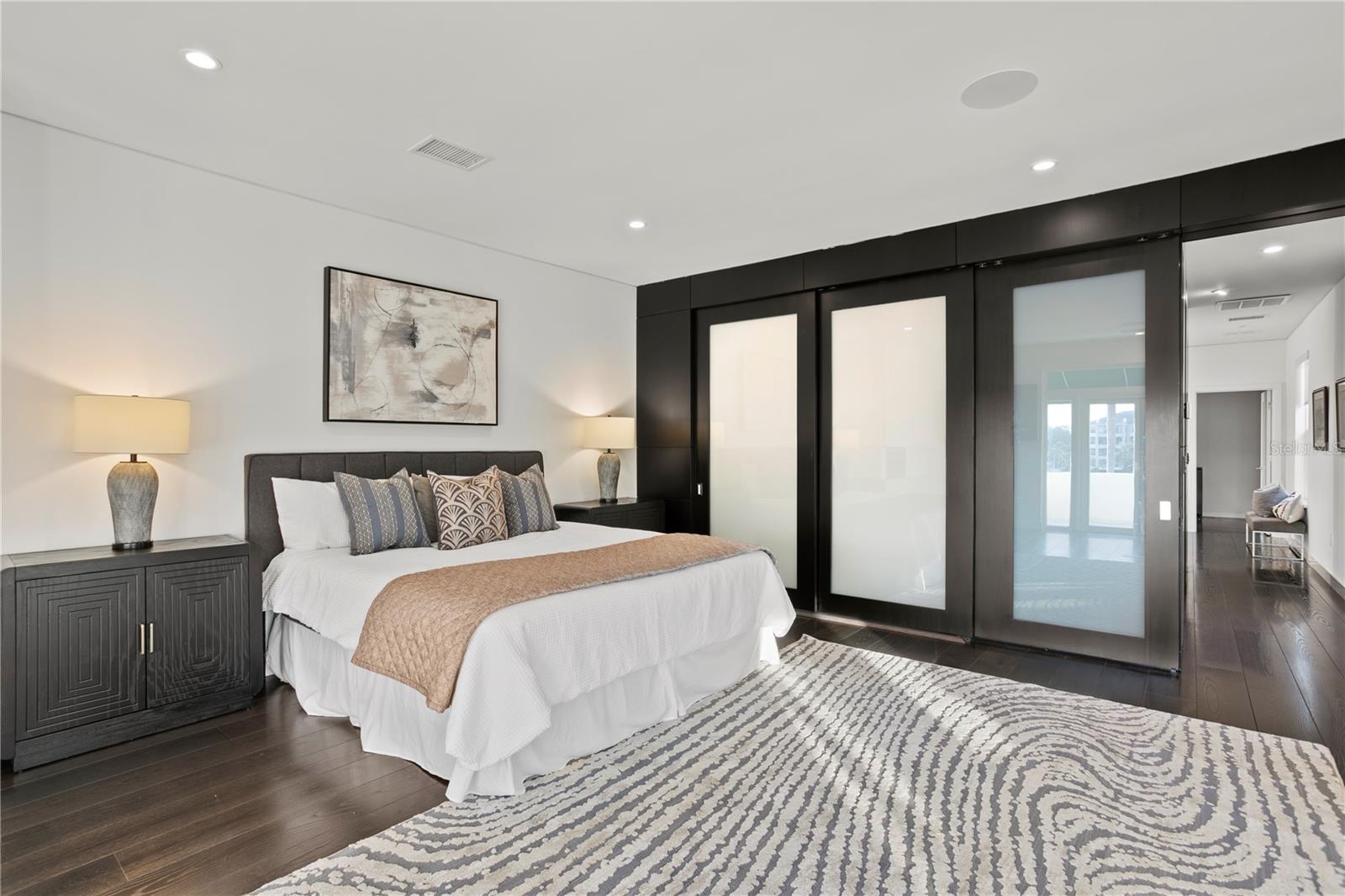 ST TROPEZ AT HARBOR ISLAND PHA - Residential