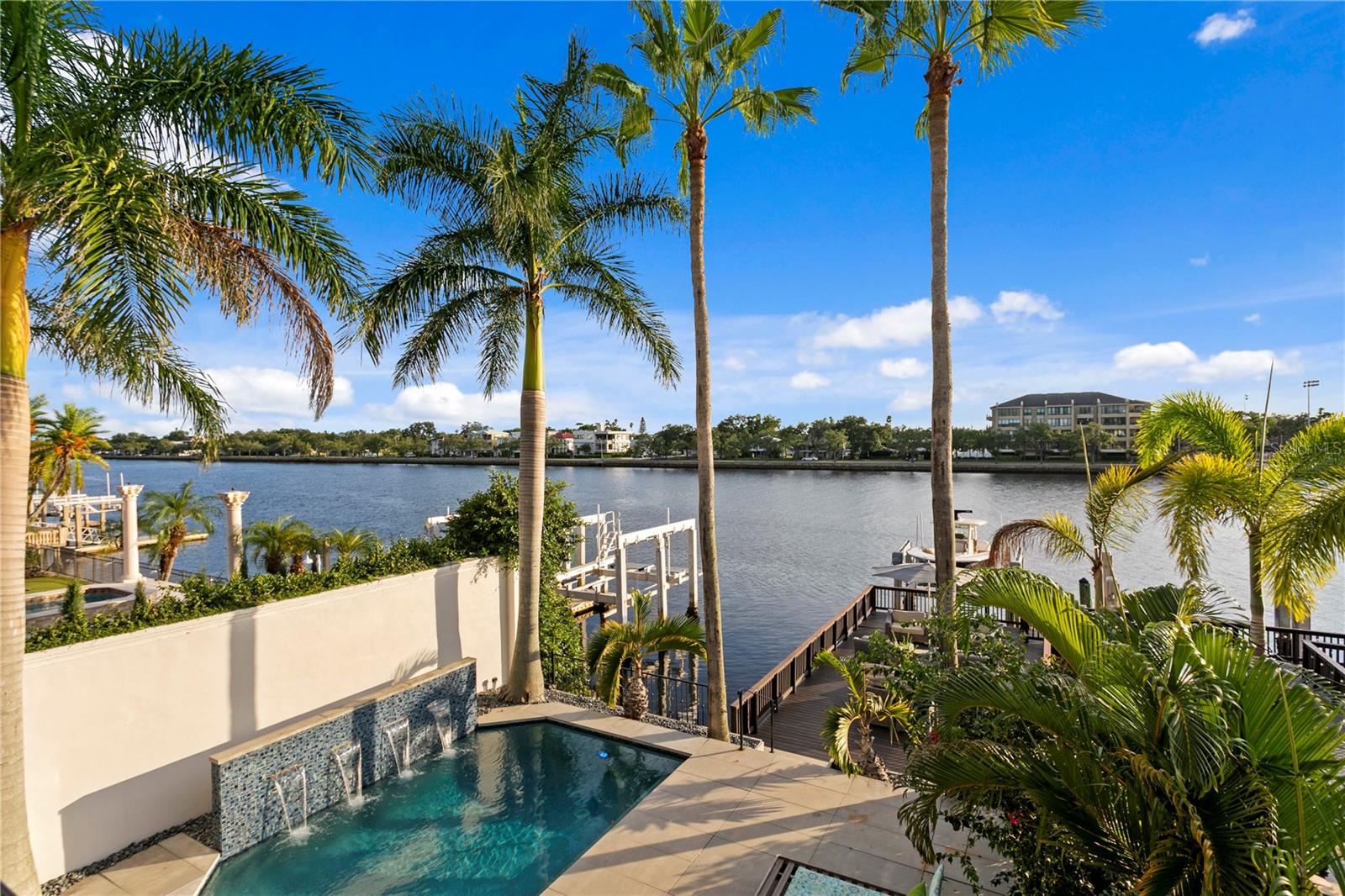 ST TROPEZ AT HARBOR ISLAND PHA - Residential