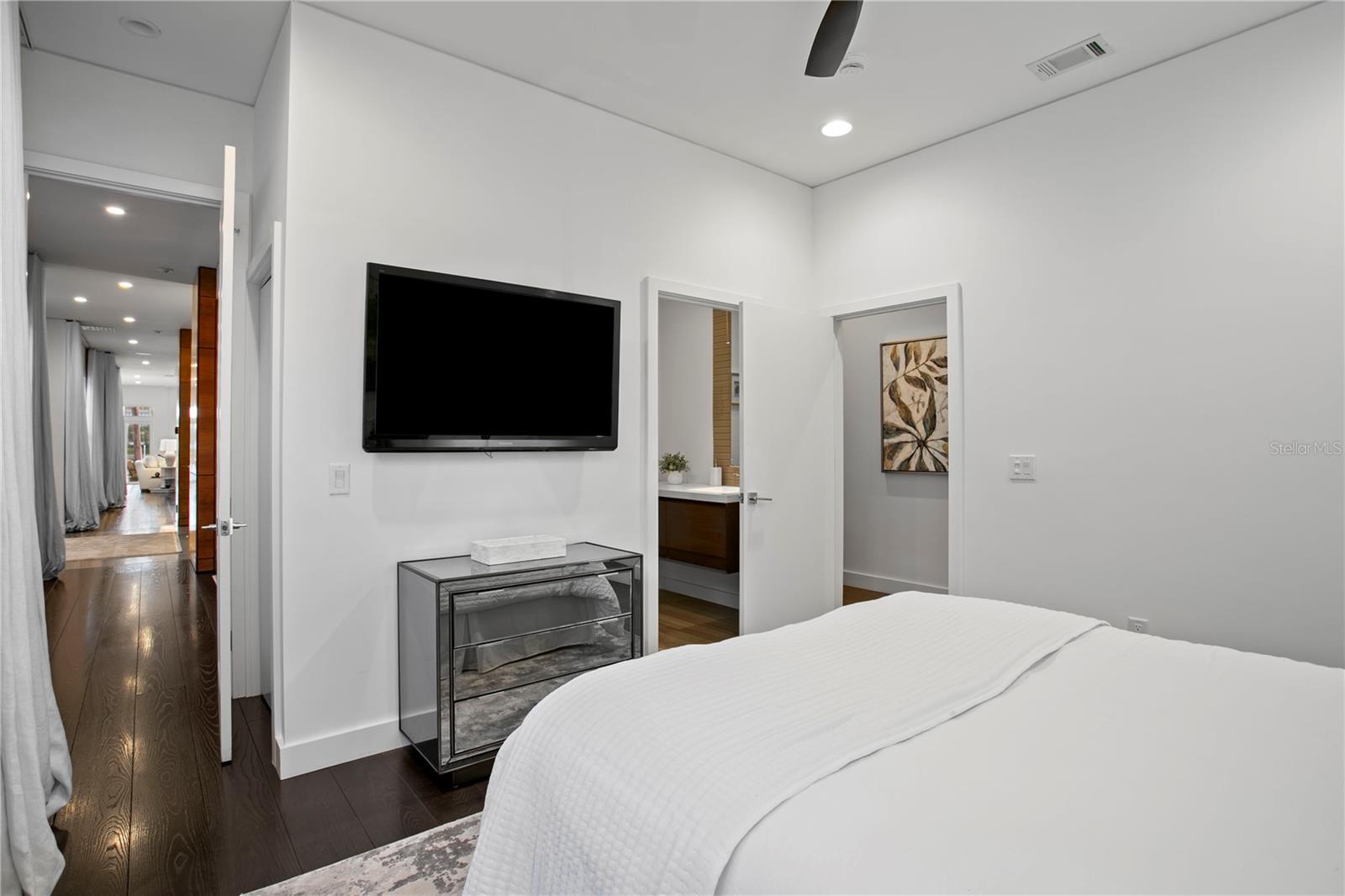 ST TROPEZ AT HARBOR ISLAND PHA - Residential