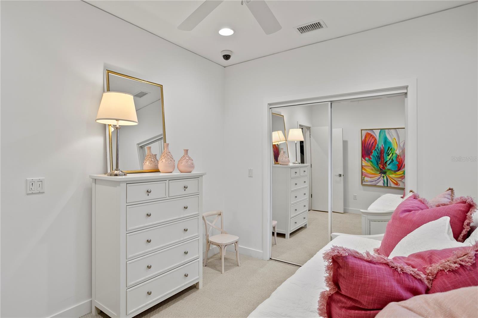 ST TROPEZ AT HARBOR ISLAND PHA - Residential