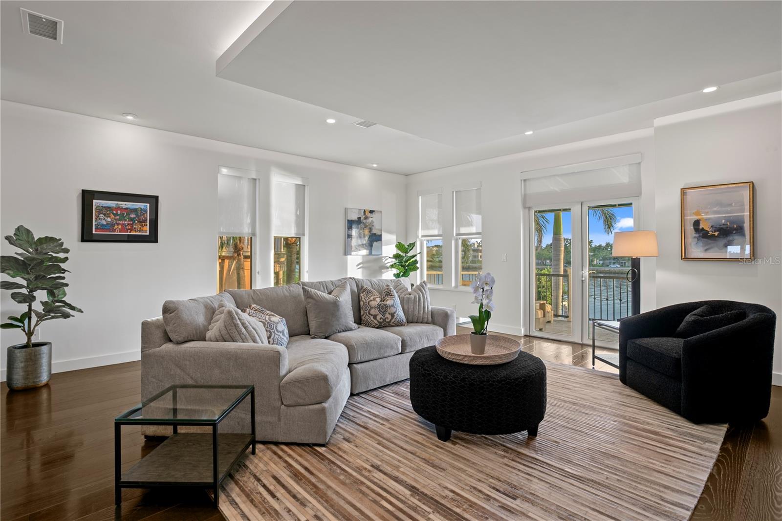 ST TROPEZ AT HARBOR ISLAND PHA - Residential