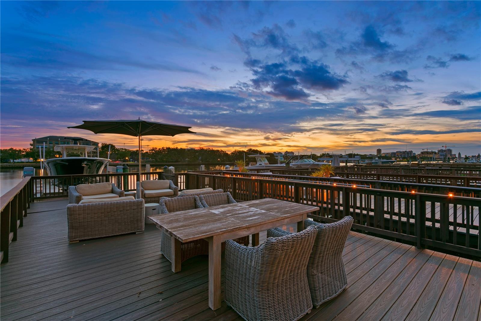 ST TROPEZ AT HARBOR ISLAND PHA - Residential