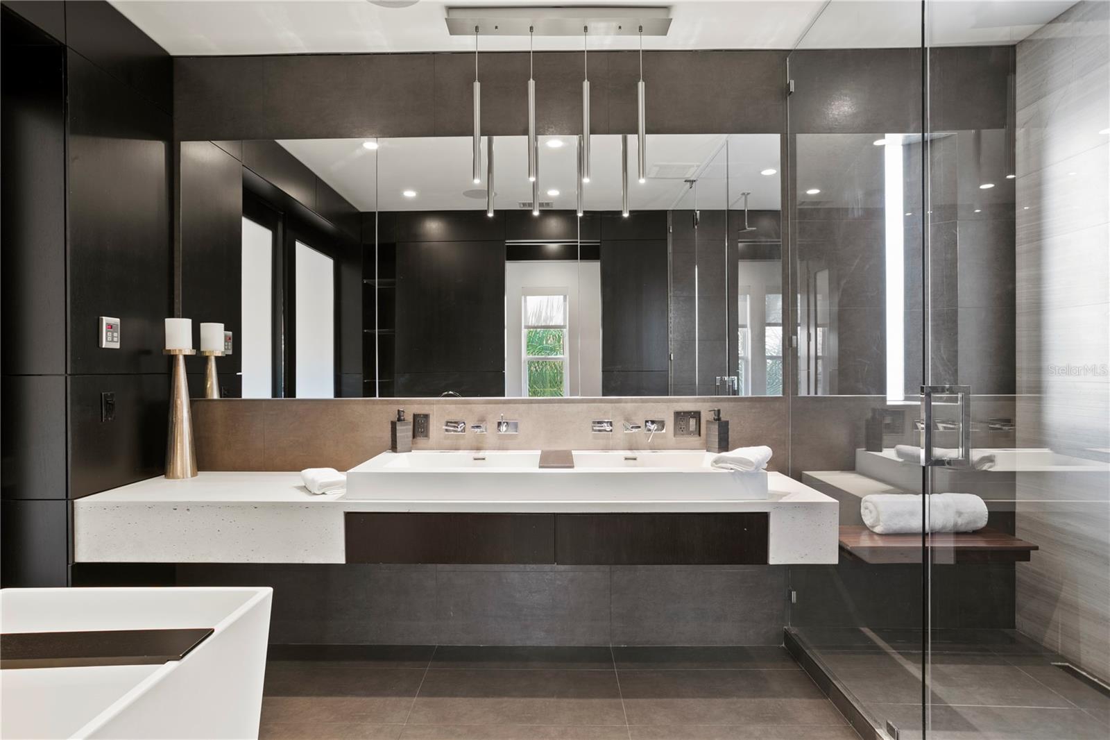 ST TROPEZ AT HARBOR ISLAND PHA - Residential