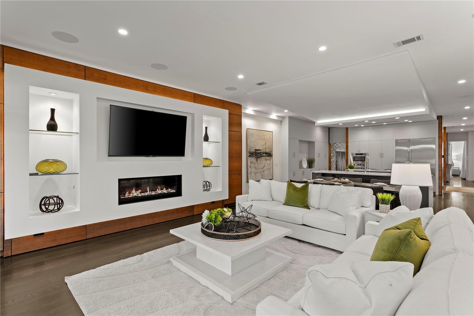 ST TROPEZ AT HARBOR ISLAND PHA - Residential