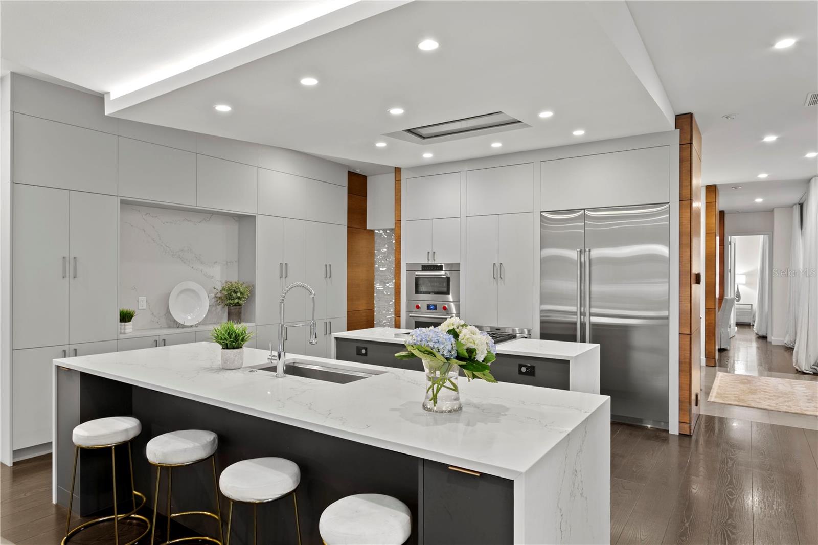 ST TROPEZ AT HARBOR ISLAND PHA - Residential