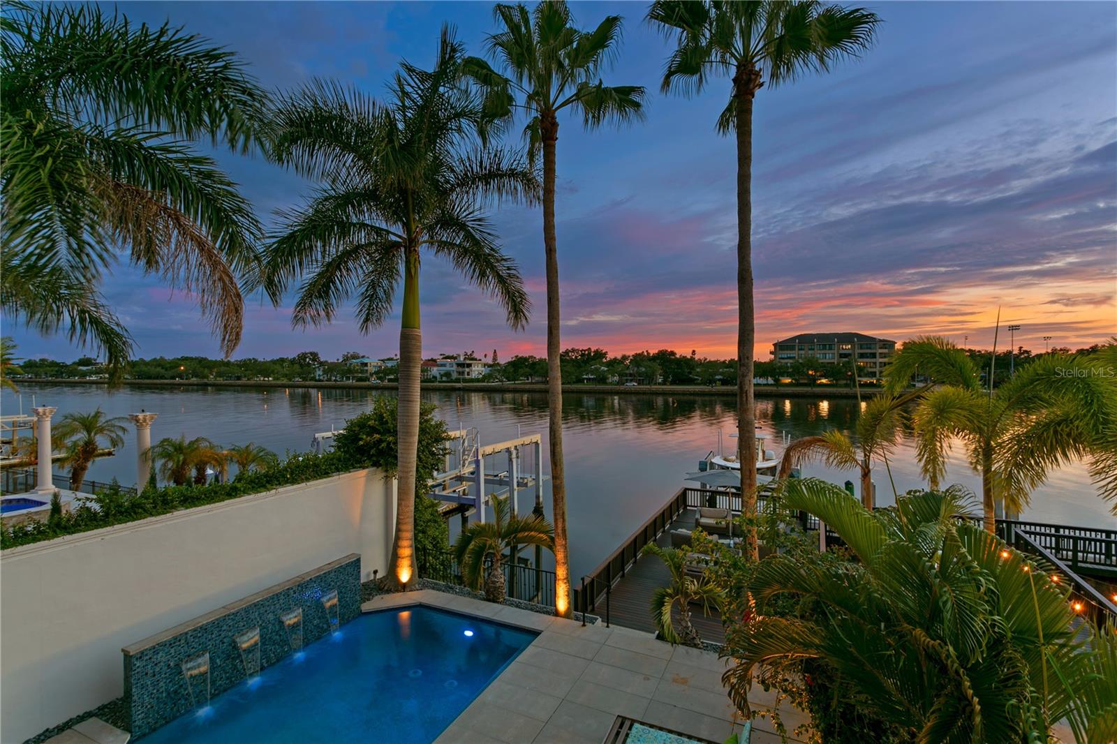 ST TROPEZ AT HARBOR ISLAND PHA - Residential