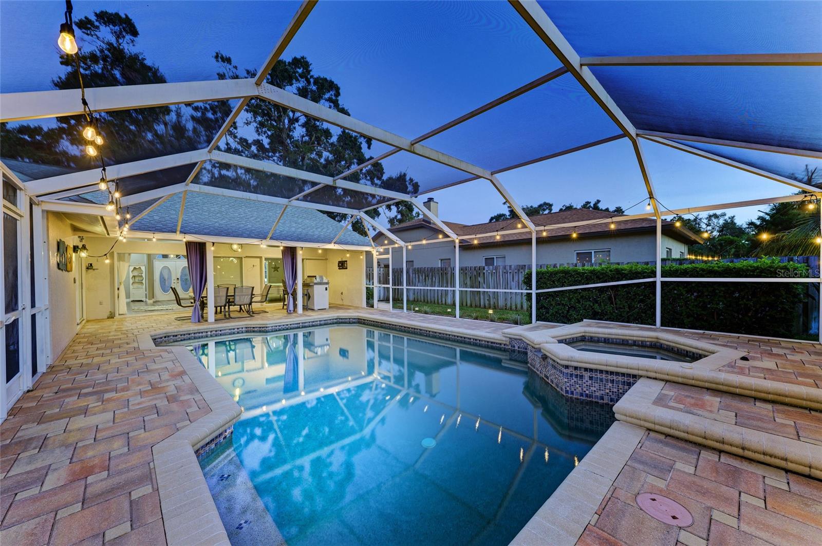 EMERALD GARDENS - Residential