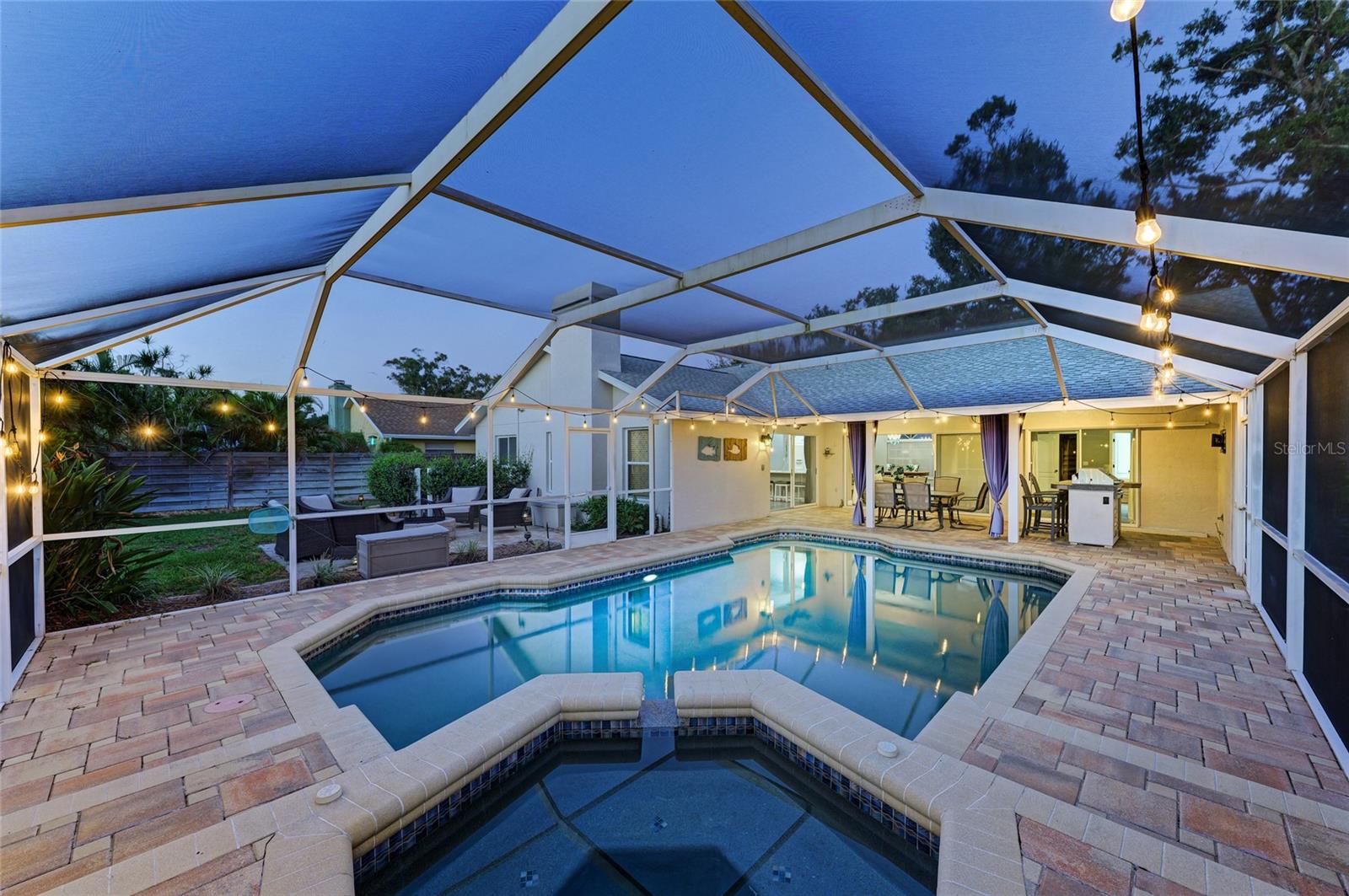 EMERALD GARDENS - Residential