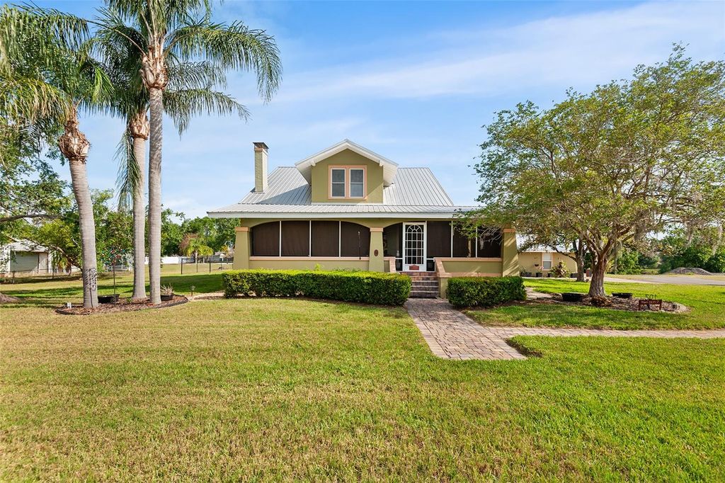 Photo of 501 Main Street, Lake Hamilton, FL 33851 (MLS # P4934536)