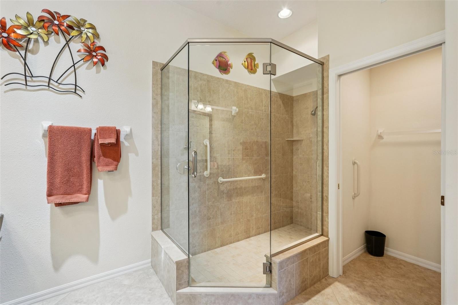 HERITAGE OAKS GOLF & COUNTRY CLUB - Residential