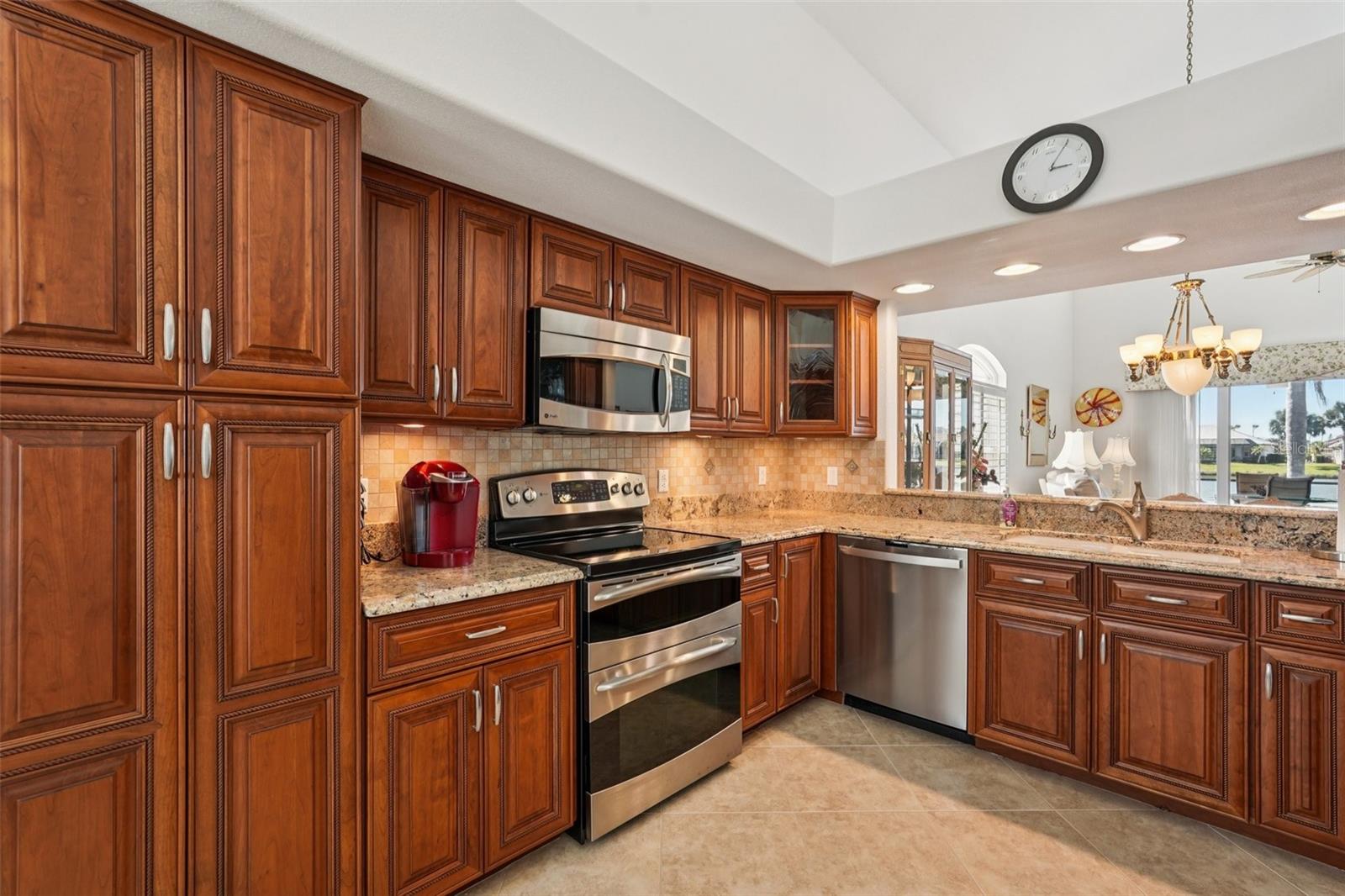 HERITAGE OAKS GOLF & COUNTRY CLUB - Residential