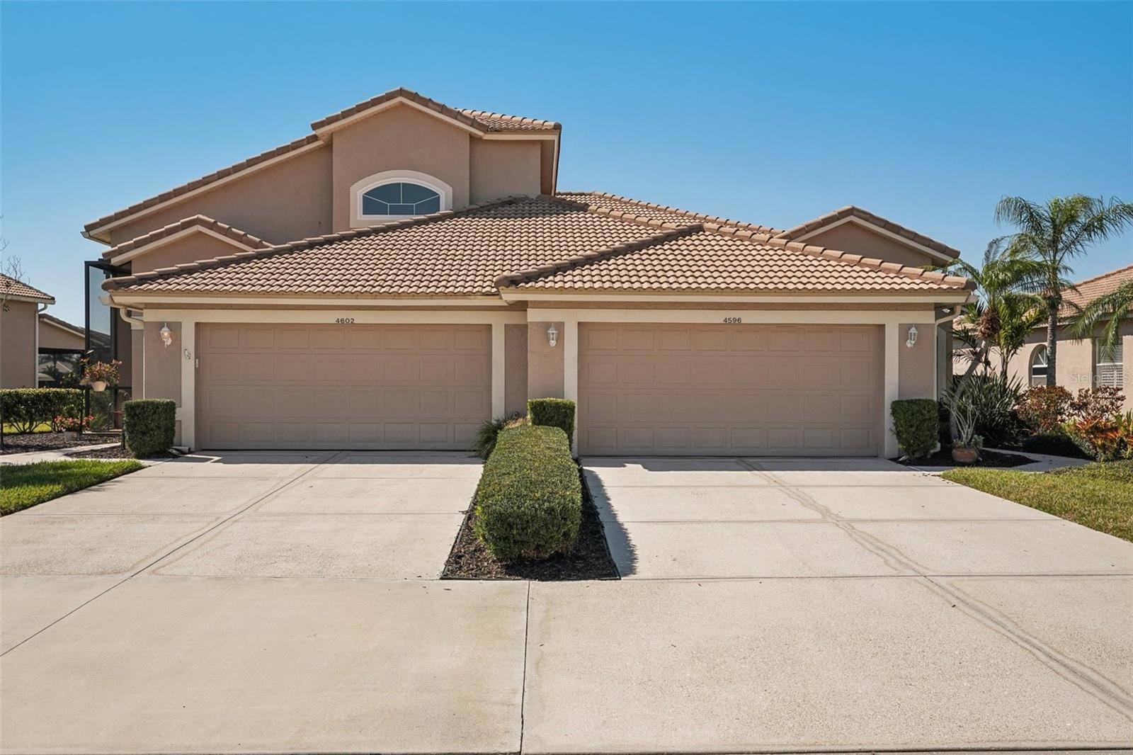 HERITAGE OAKS GOLF & COUNTRY CLUB - Residential