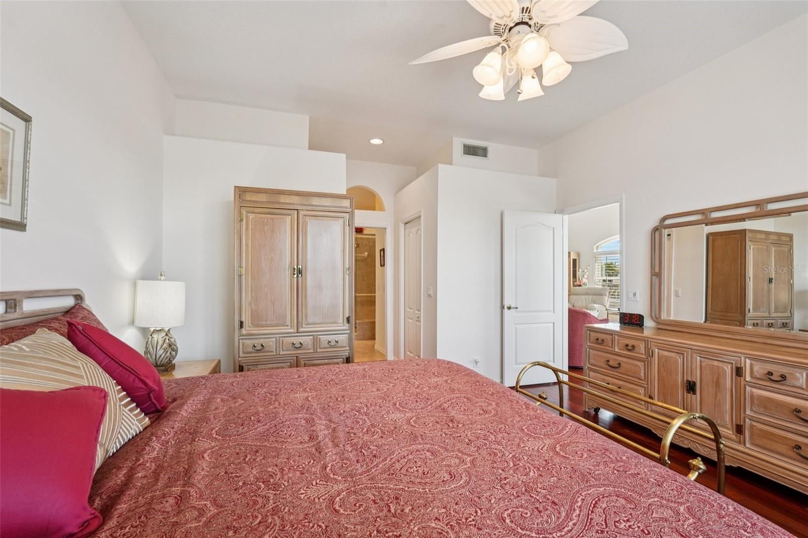 HERITAGE OAKS GOLF & COUNTRY CLUB - Residential