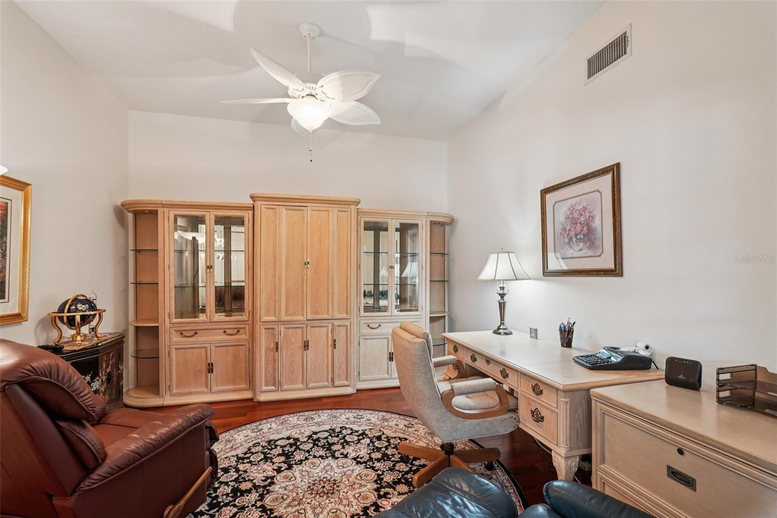 HERITAGE OAKS GOLF & COUNTRY CLUB - Residential