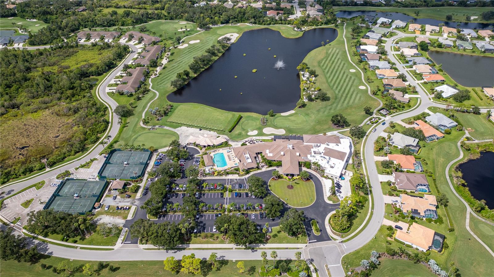HERITAGE OAKS GOLF & COUNTRY CLUB - Residential
