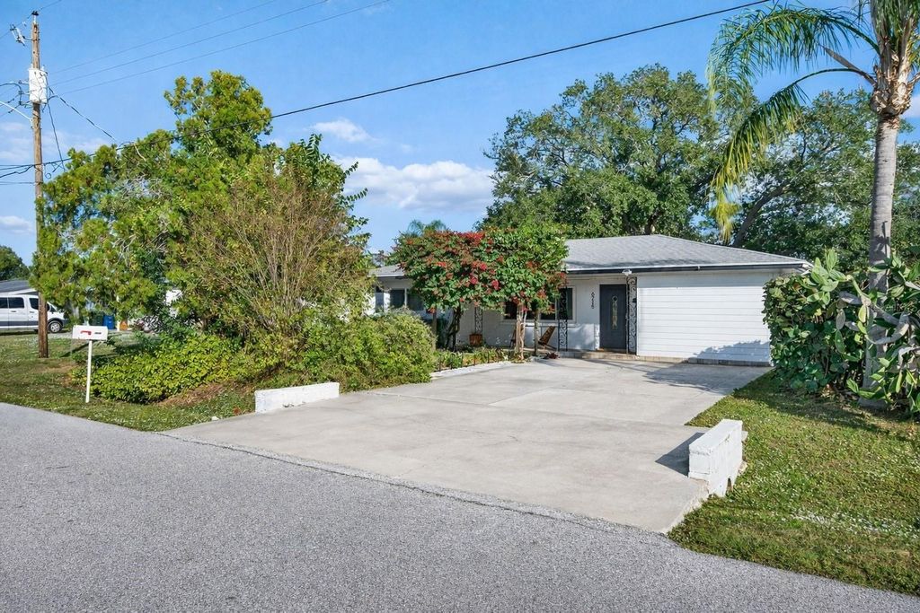 Photo of 6215 Rodgers Avenue, Sarasota, FL 34231 (MLS # A4676446)