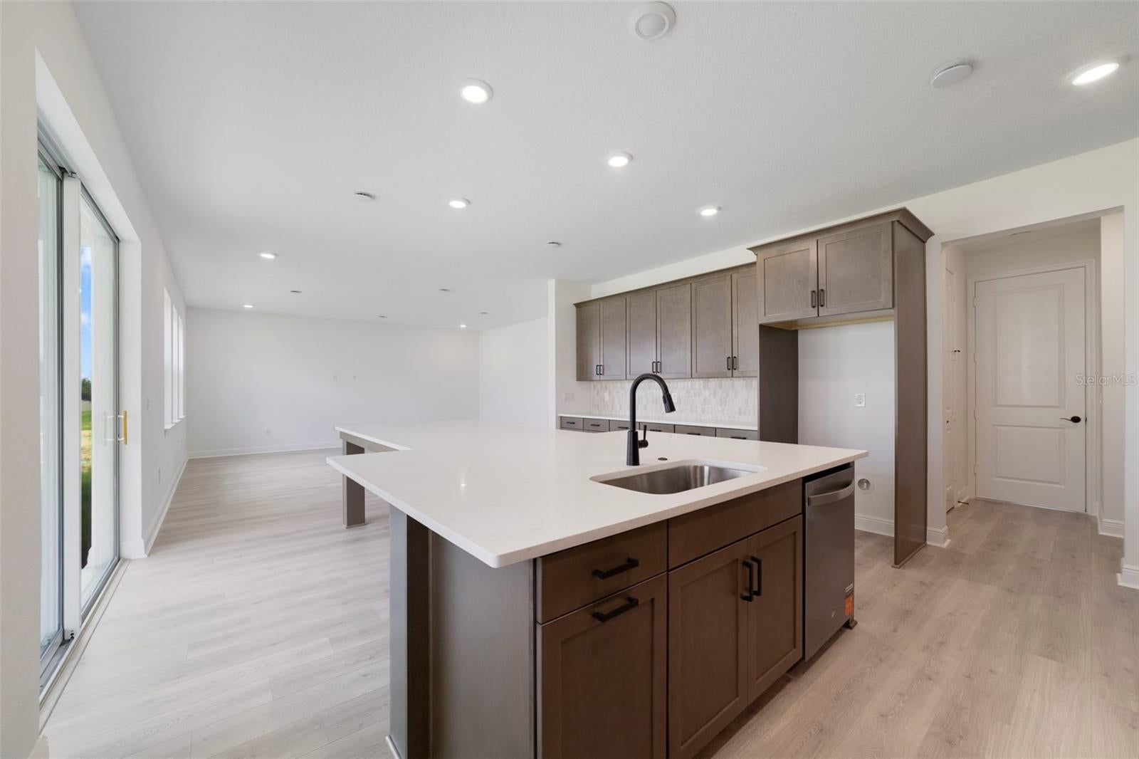 464 VENETO CIRCLE